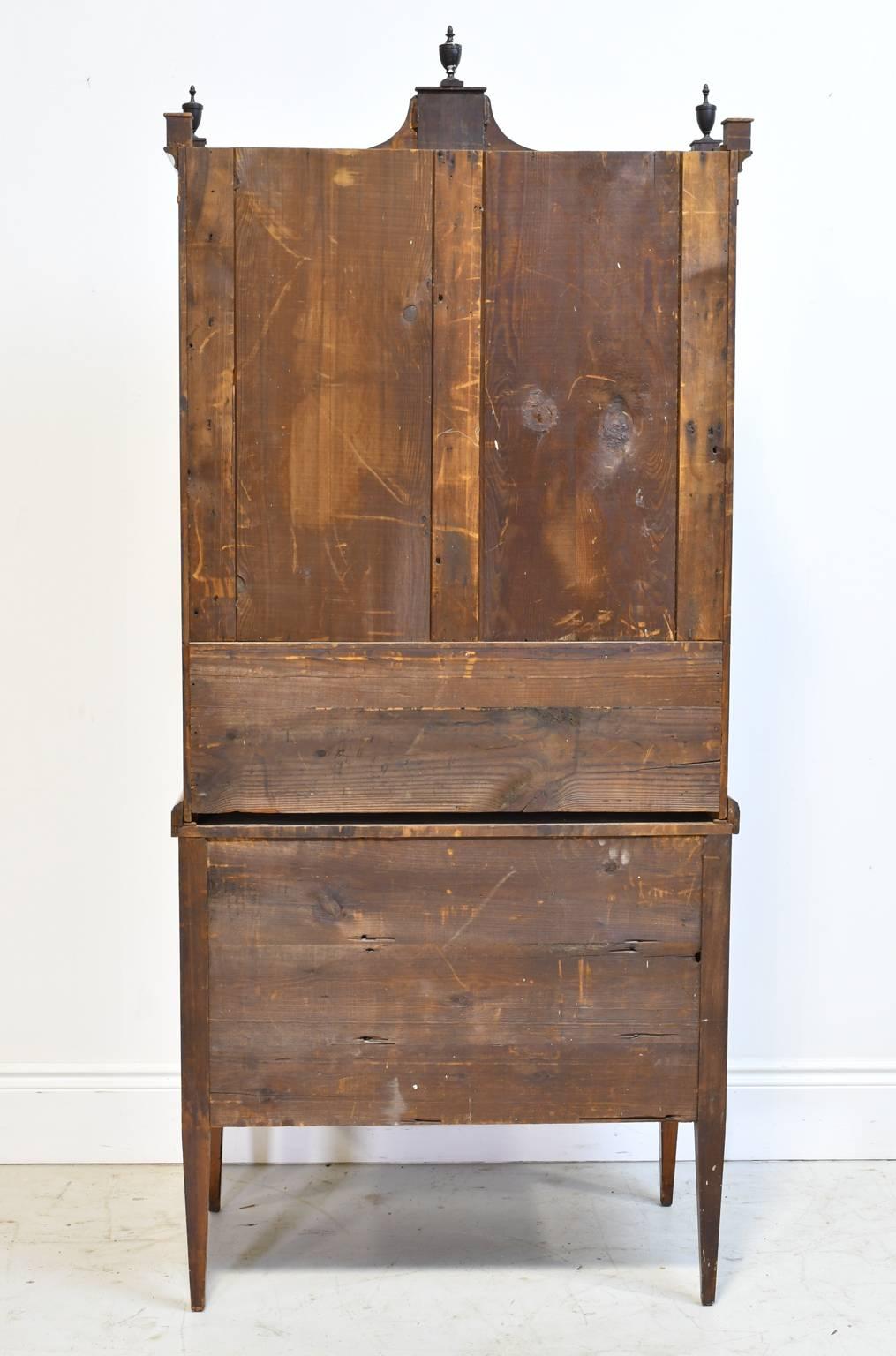 Massachusetts Federal Hepplewhite Secretary with Bookcase in Mahogany 3