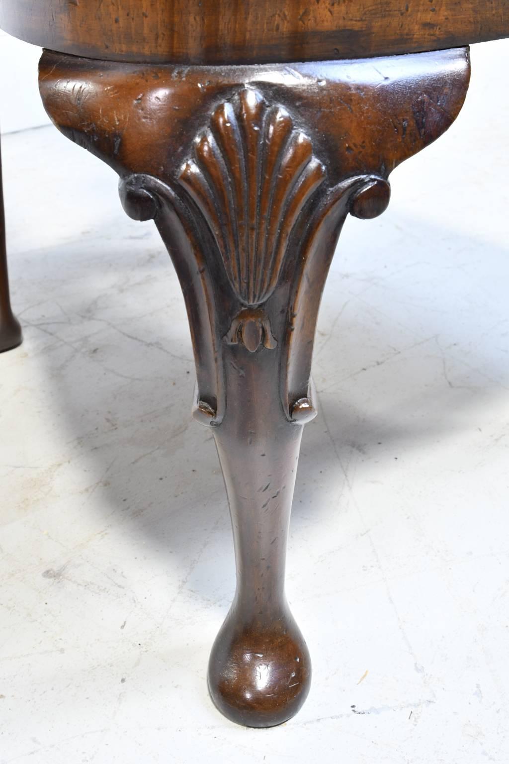 19th Century Set of Eight Comfortable Queen Anne-Style Dining Chairs in Mahogany 2