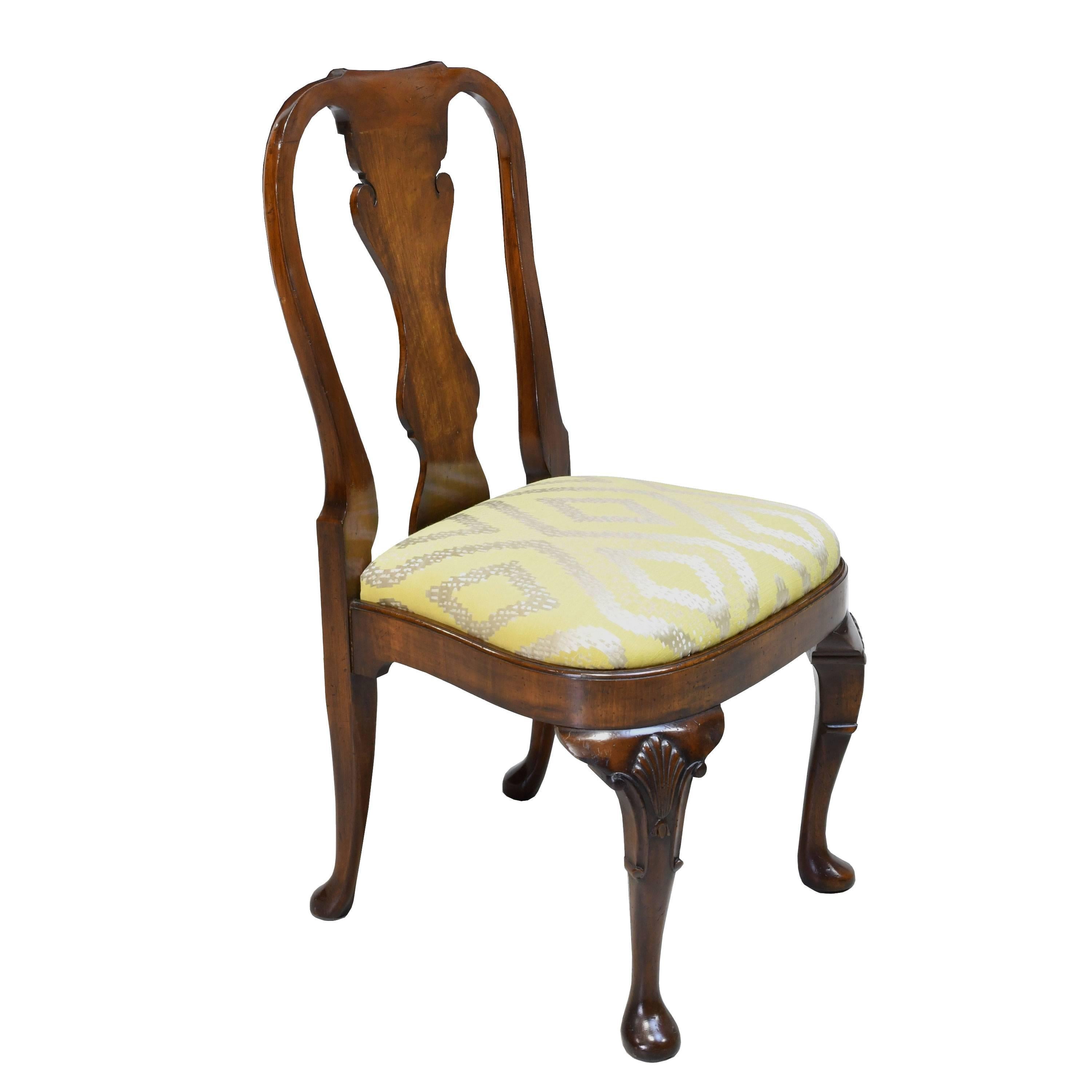 A set of eight very well-crafted English or American Queen Anne-style dining chairs in mahogany with fiddle-back, rounded upholstered slip seat, and cabriole legs with carved knees and padded feet, circa 1880.
Offer wide, comfortable slip seats that