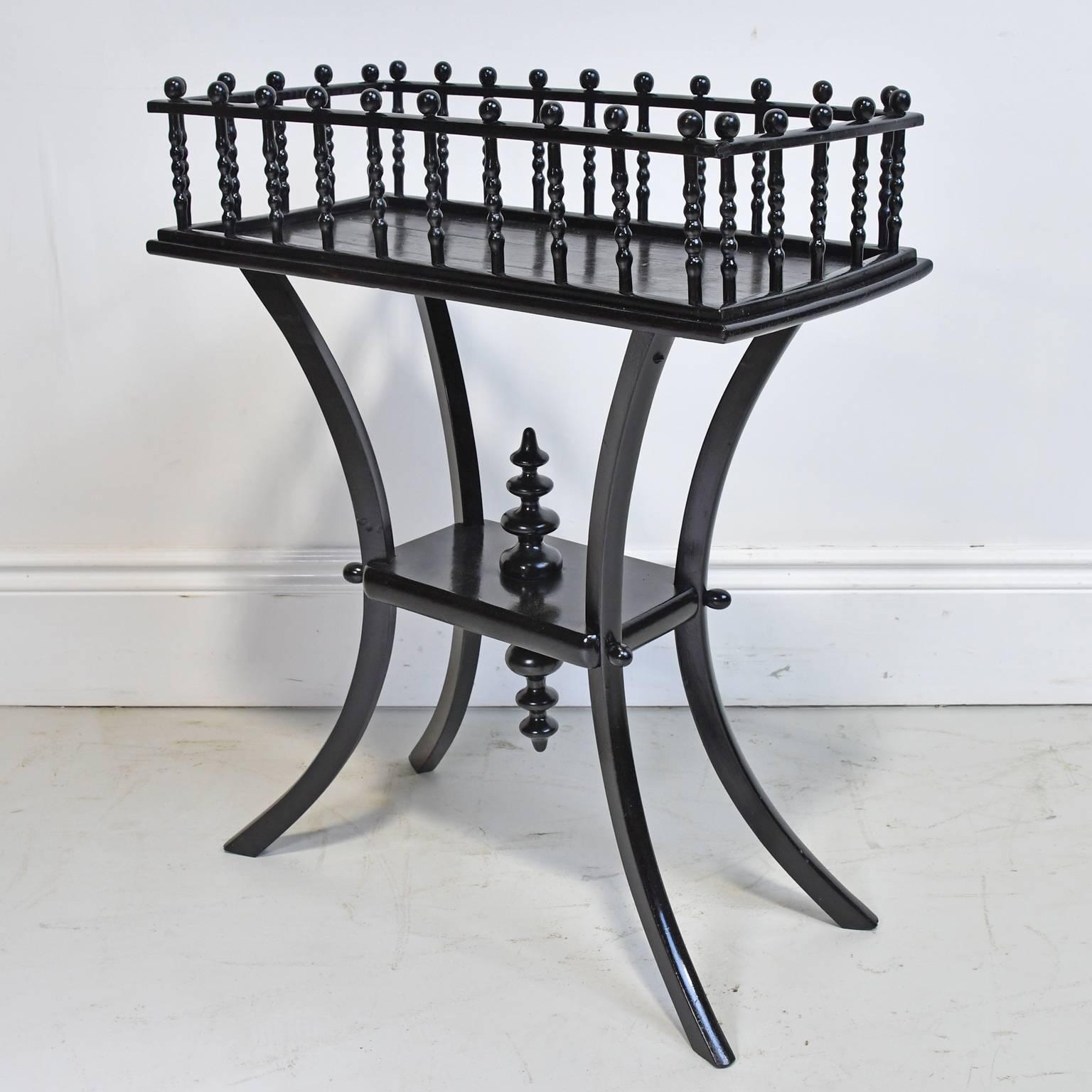 Early 20th Century Ebonized Dumbwaiter, Jardiniere or Stand with Turned Gallery In Good Condition In Miami, FL
