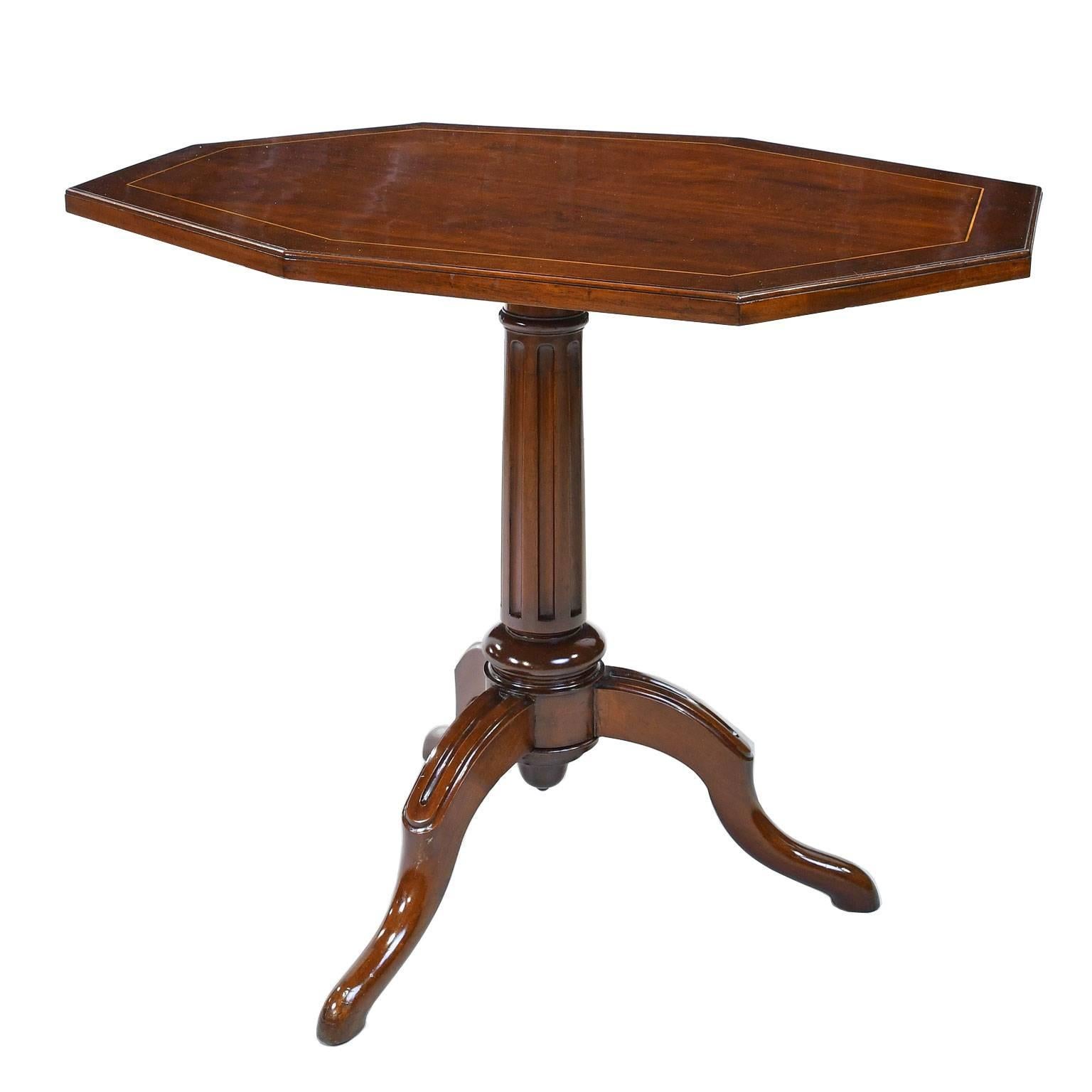 Polished 19th Century English Elongated Octagonal Tripod Tilt Top Table in Mahogany