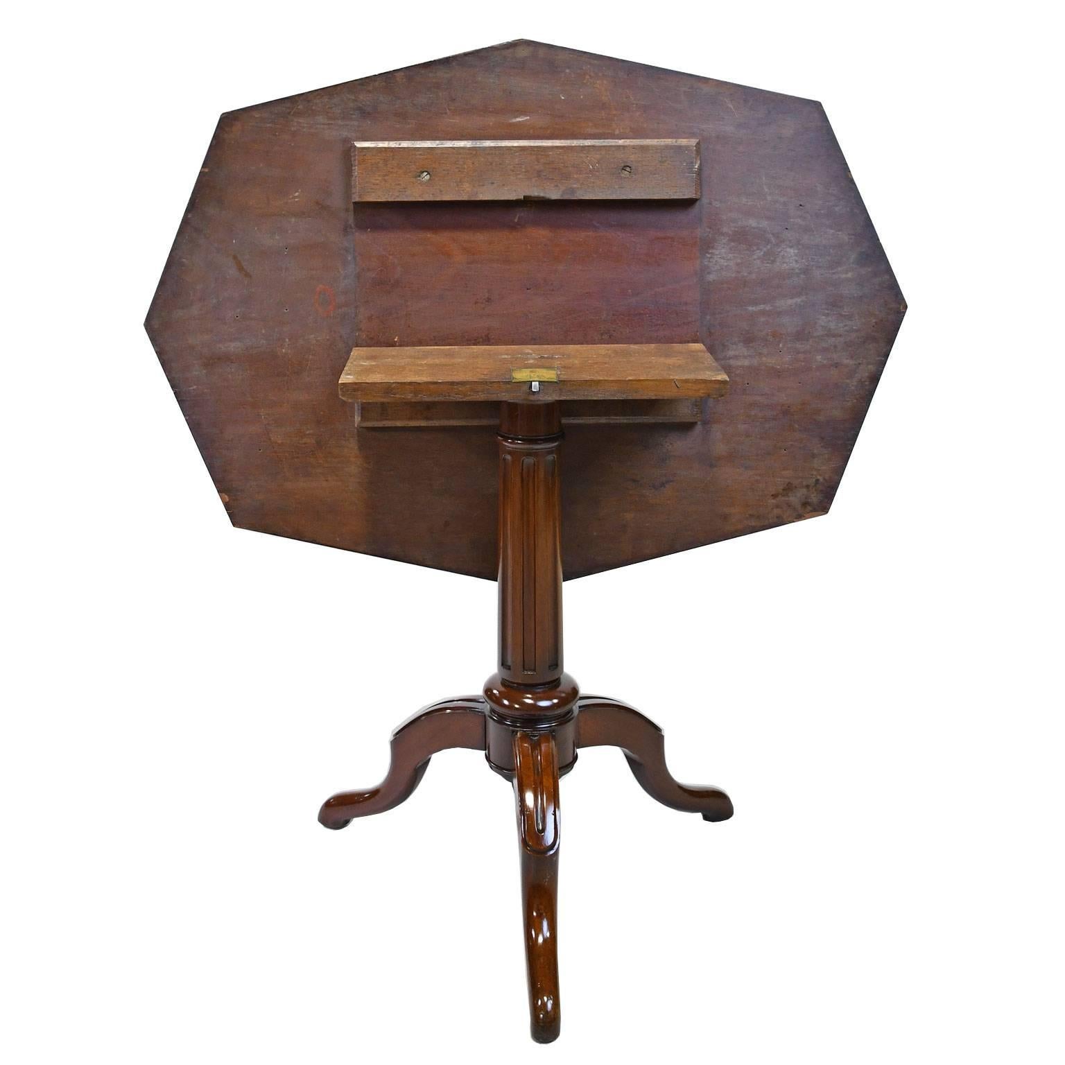 19th Century English Elongated Octagonal Tripod Tilt Top Table in Mahogany 3