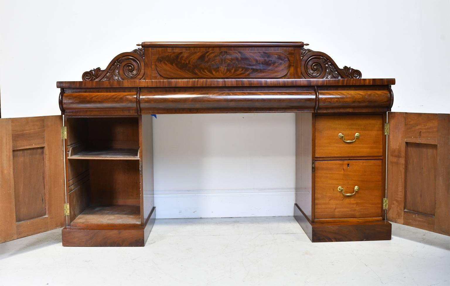 English Regency Pedestal Sideboard in Mahogany with Carved Backboard, circa 1830 In Good Condition For Sale In Miami, FL