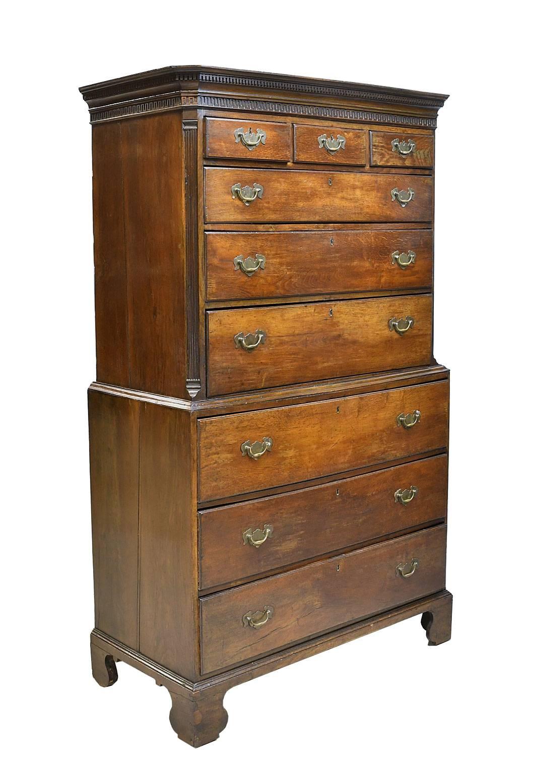 18th Century English George III Chest on Chest in Oak with Pull Out Secretary In Good Condition In Miami, FL