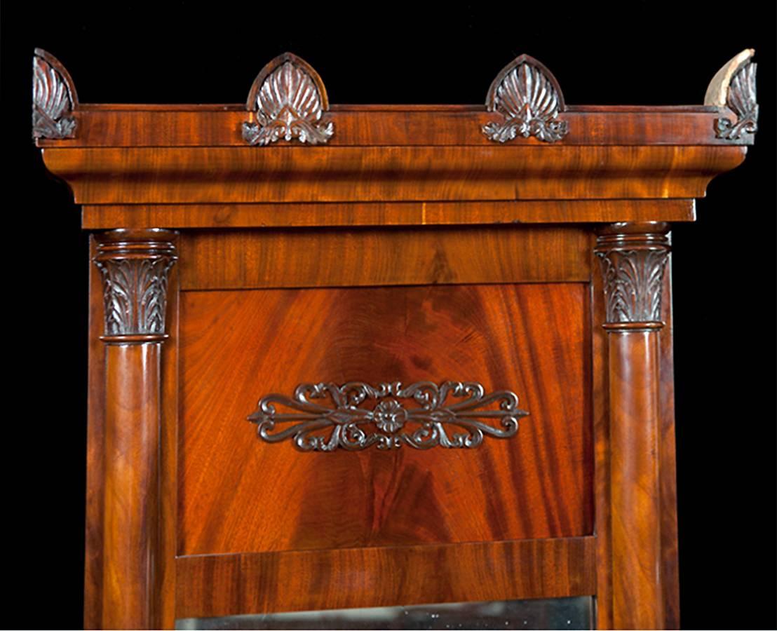 Early 19th Century Large Empire Mirror in Cuban Mahogany with Columns and Carved Capitals, c. 1810 For Sale