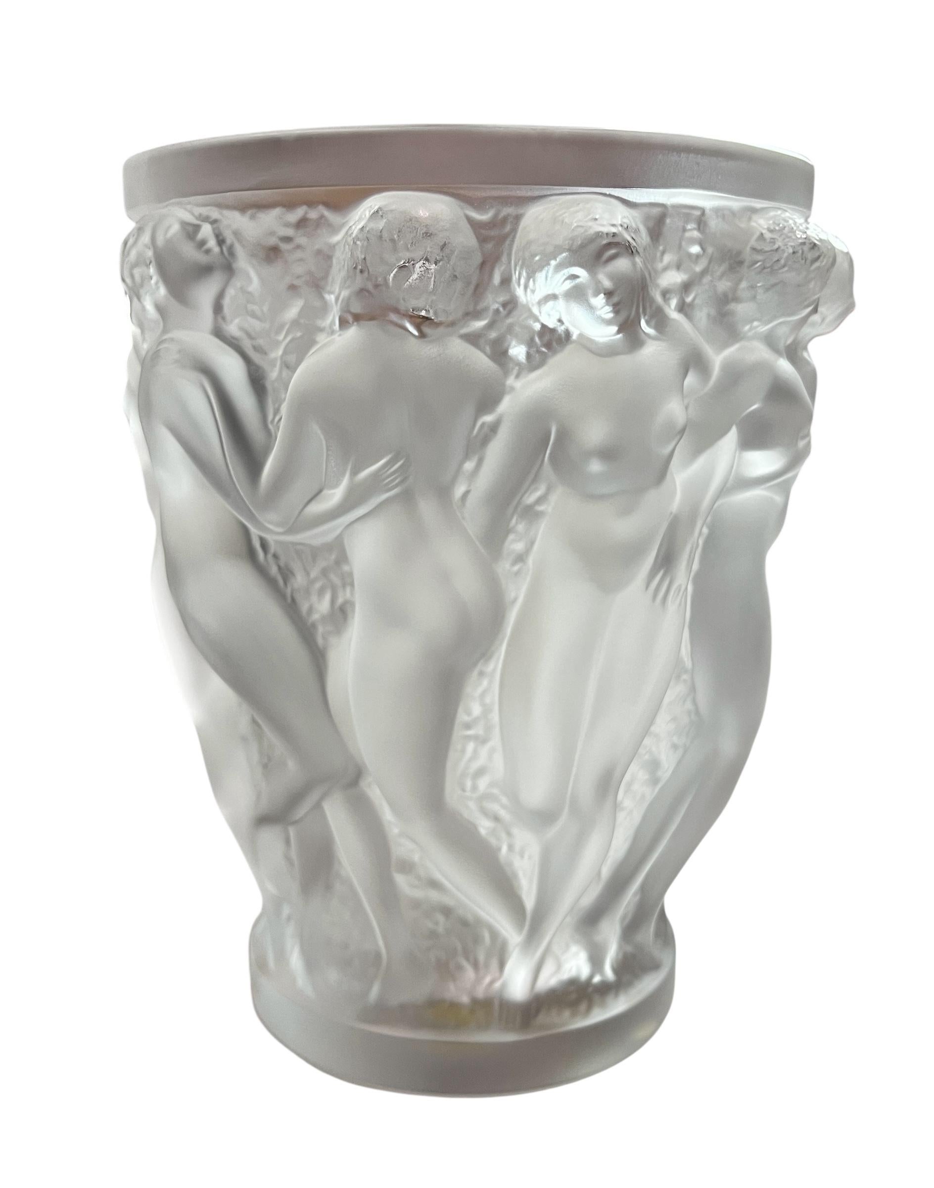 Grande vaso scultura di cristallo Lalique Bacchantes In condizioni buone in vendita a New York, NY