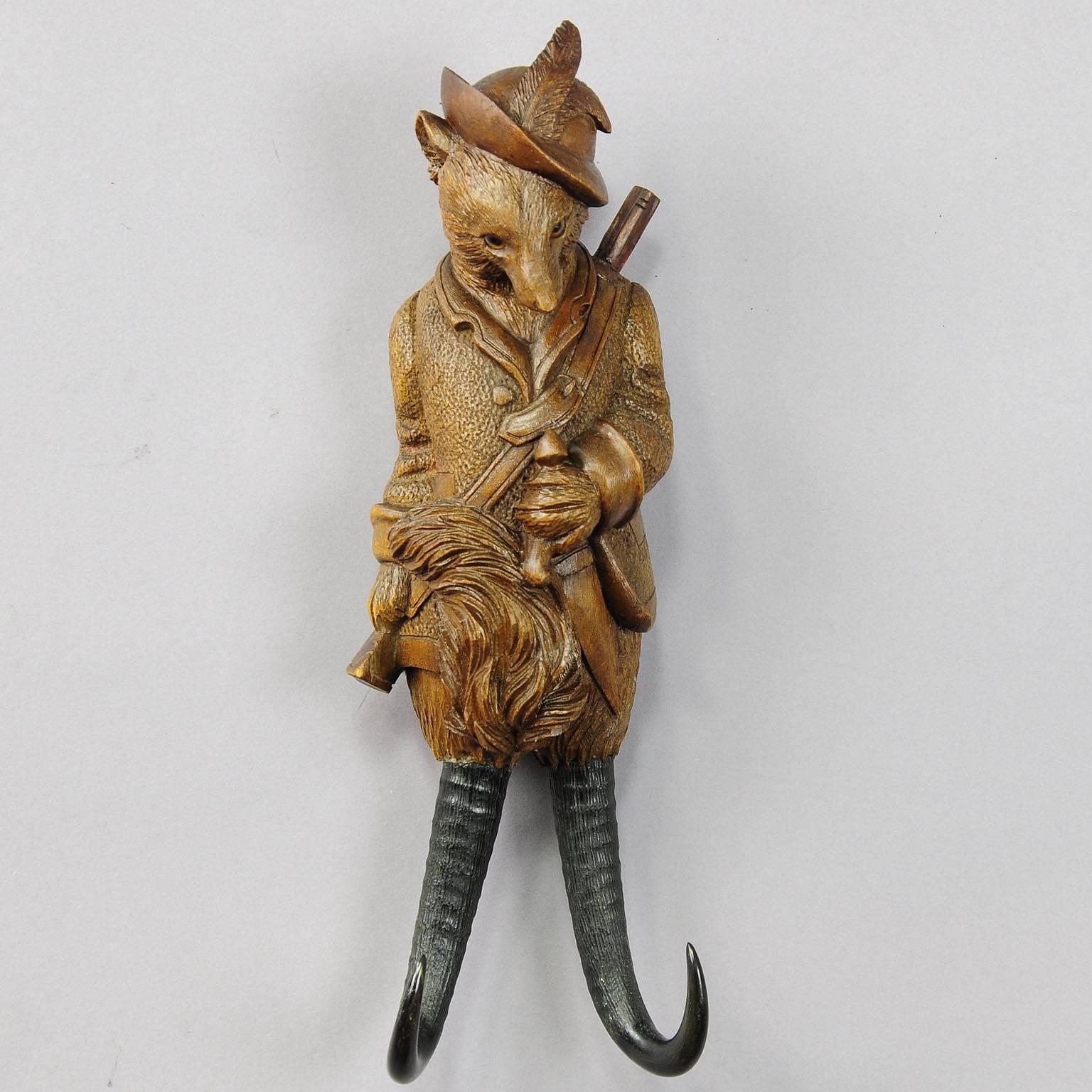 Rustic Carved Wood Hunter Fox Coat Hook with Music In Excellent Condition In Berghuelen, DE