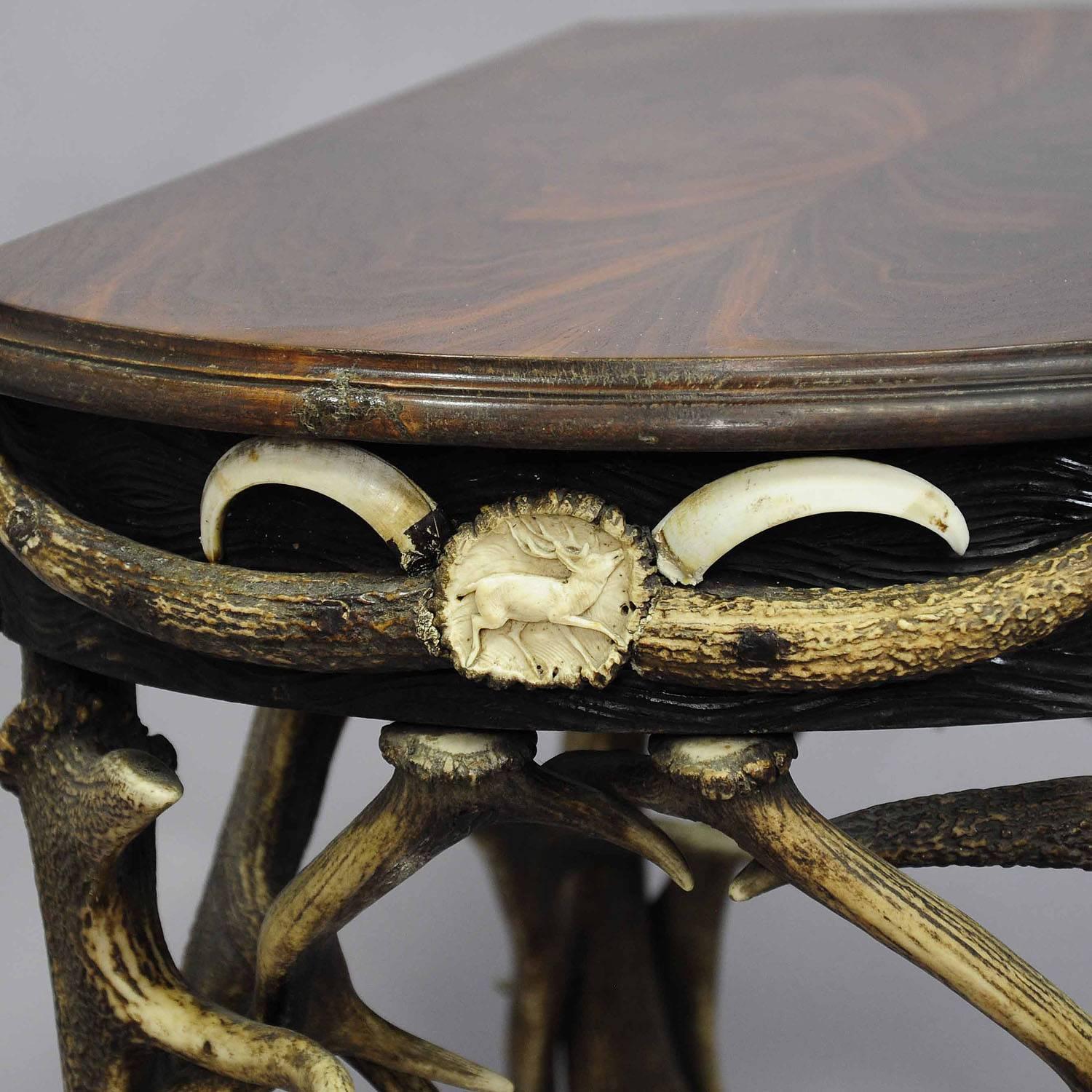 Superb Antler Side Table with great Decorations, circa 1890 In Excellent Condition In Berghuelen, DE