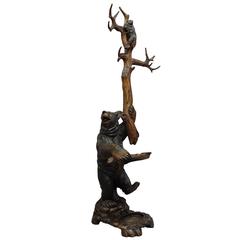 Ancien lutrin en bois sculpté d'ours:: Suisse Brienz:: circa 1900