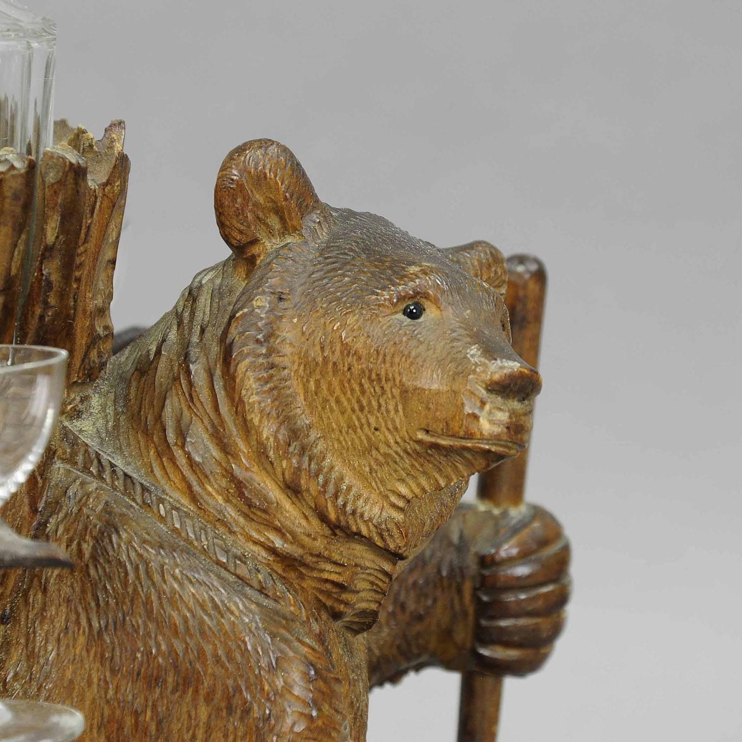 19th Century Wooden Carved Bear Decanter Stand Swiss Brienz, 1900