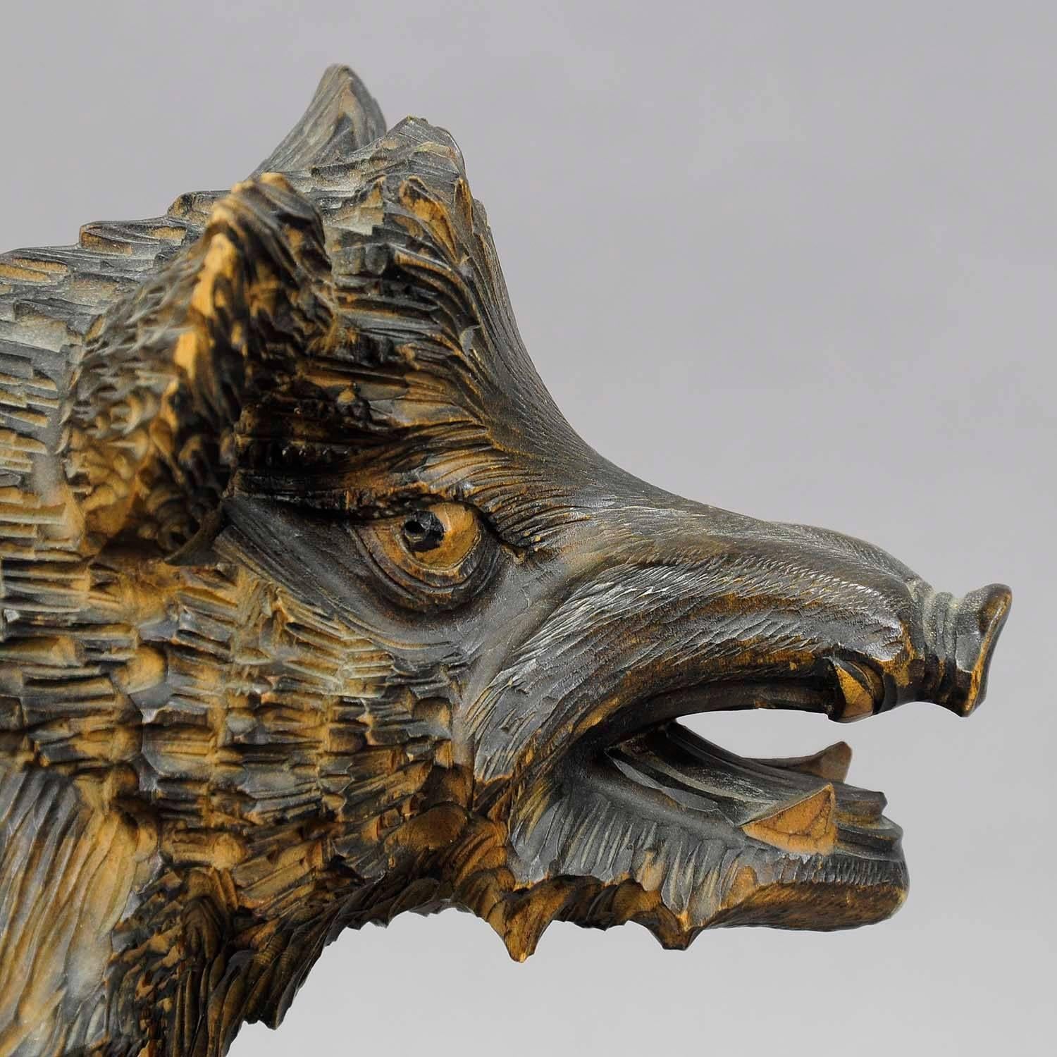 Vintage Wooden Carved Wild Boar In Excellent Condition In Berghuelen, DE