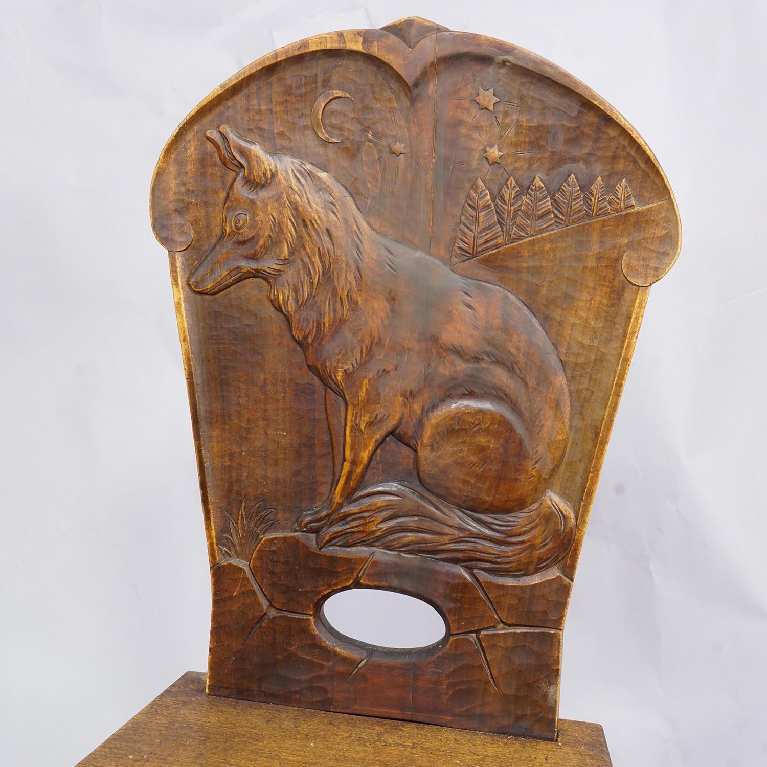 Silla bávara de madera tallada ca. 1900 Bosque negro en venta
