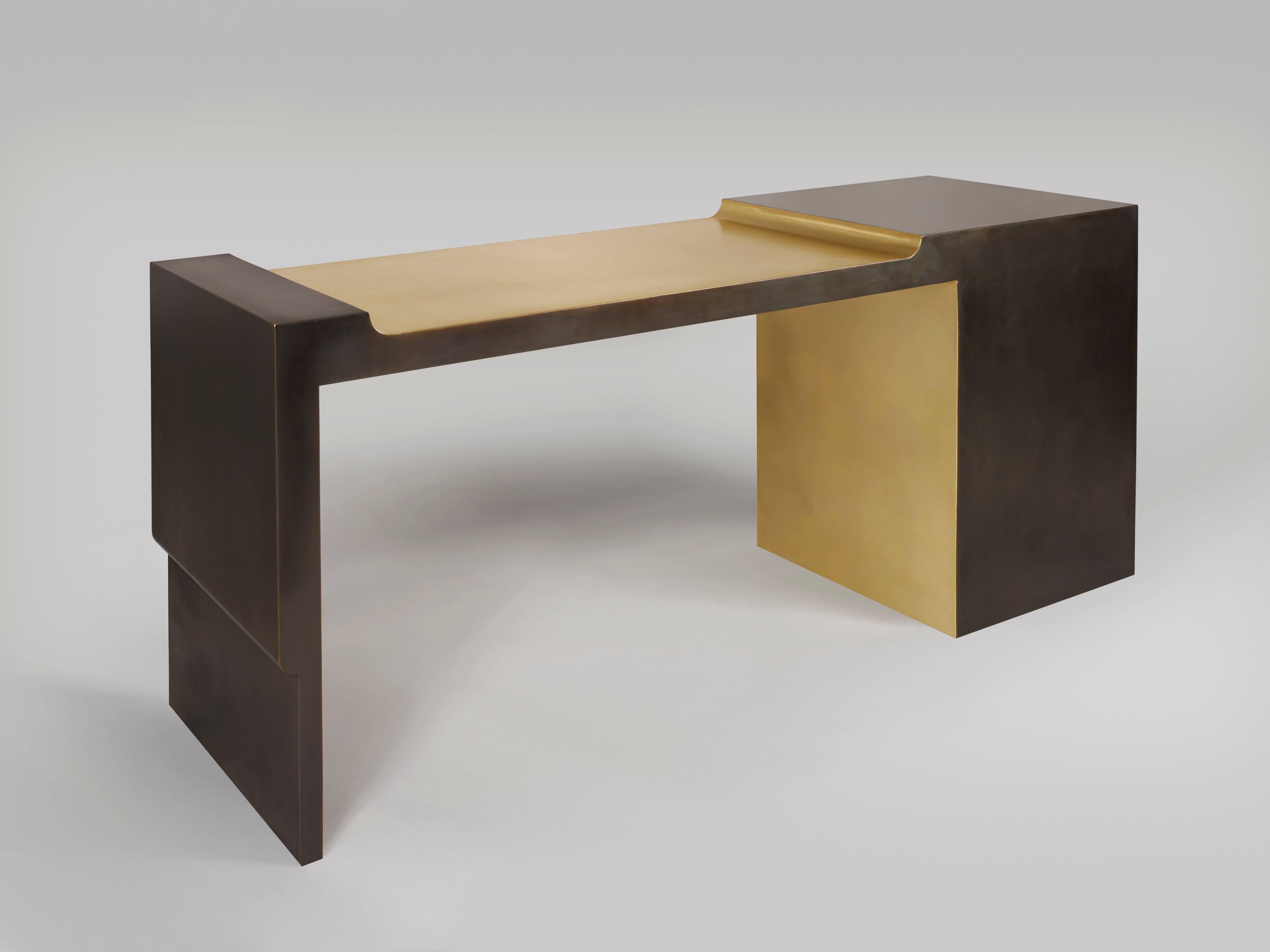 ‘XiangSheng II Console - Desk‘ is an elegant collectible design work that combines surfaces in brushed bronze with a very nice champagne color and surfaces in oxidized bronze with an intense brown patina. It is part of the ‘XiangSheng’ furniture