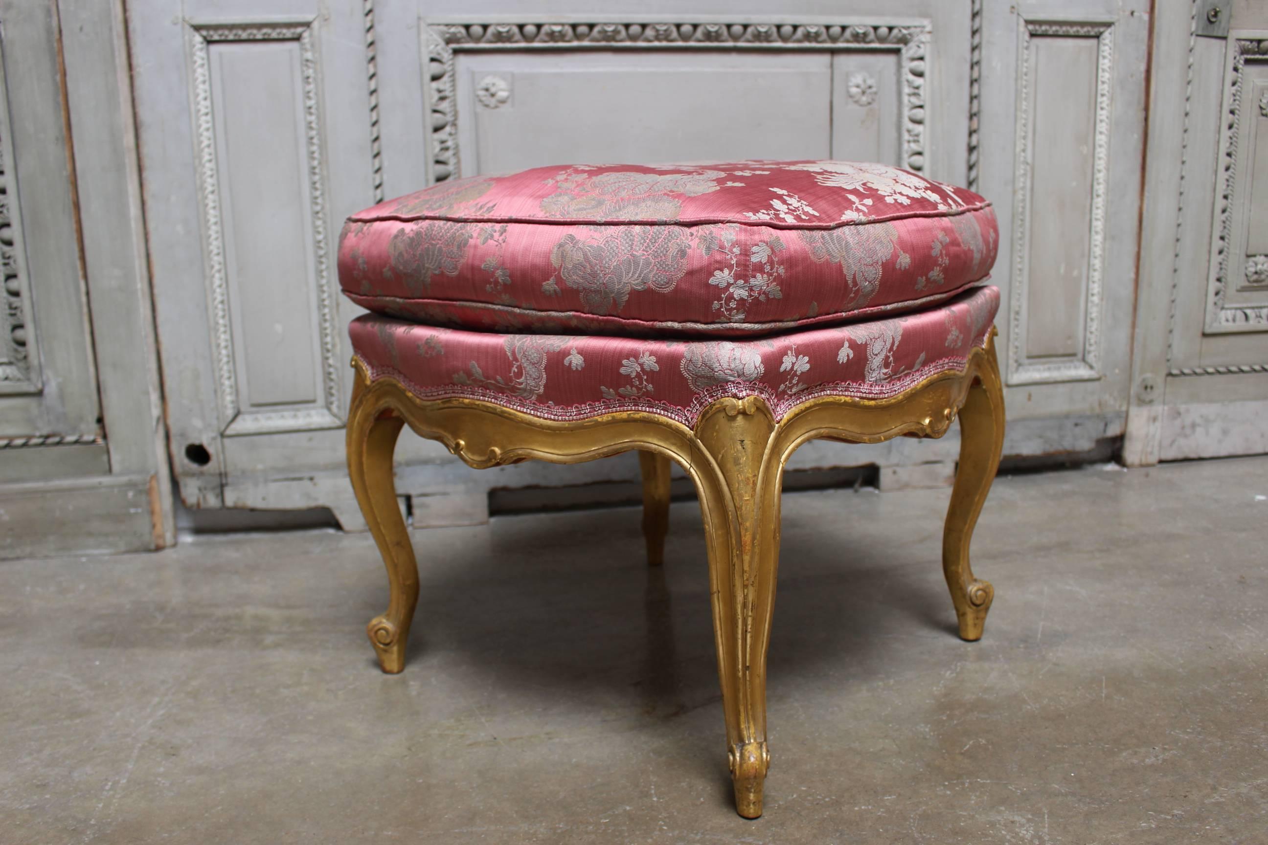French Louis XV Style Tabouret with a Gold Leaf Finish In Good Condition In Dallas, TX