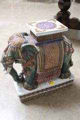 Paire de tabourets de jardin éléphants en porcelaine chinoise