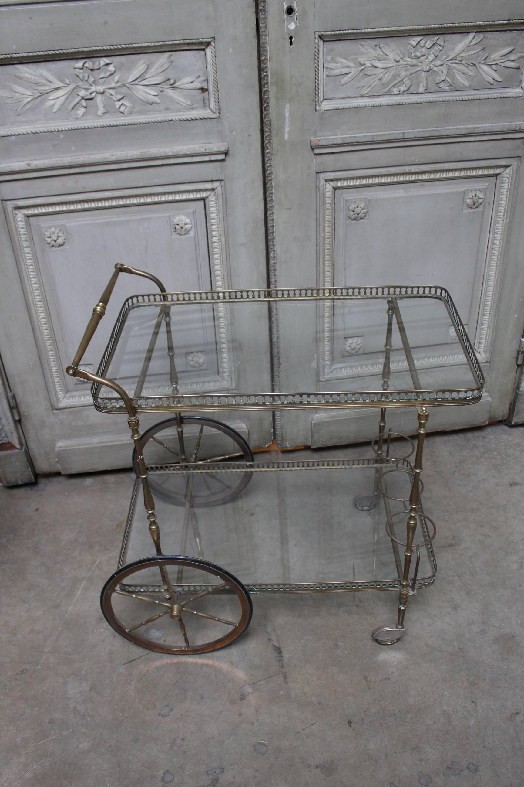 Early 20th Century English Brass and Glass Bar Cart In Good Condition For Sale In Dallas, TX