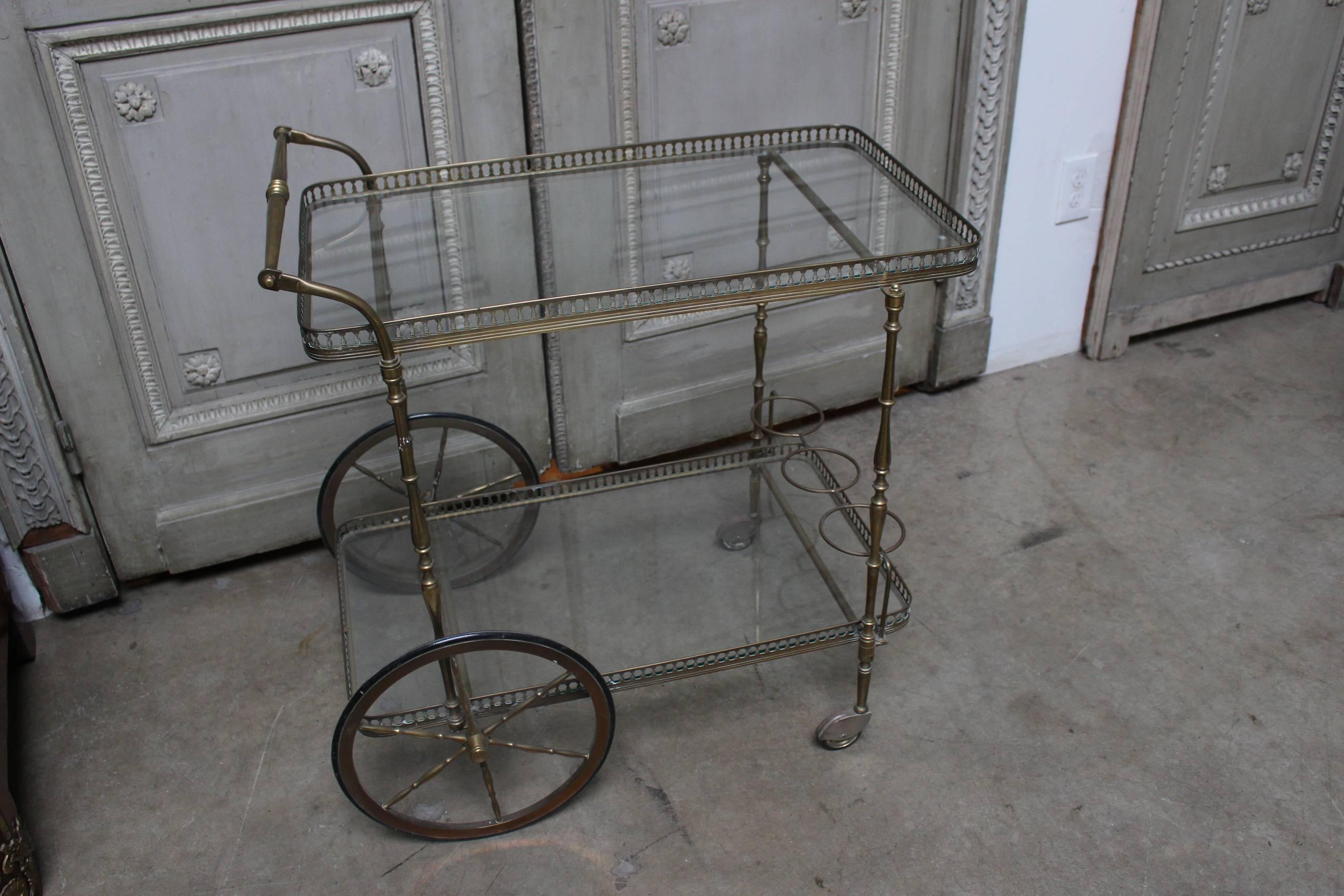 Molded Early 20th Century English Brass and Glass Bar Cart For Sale