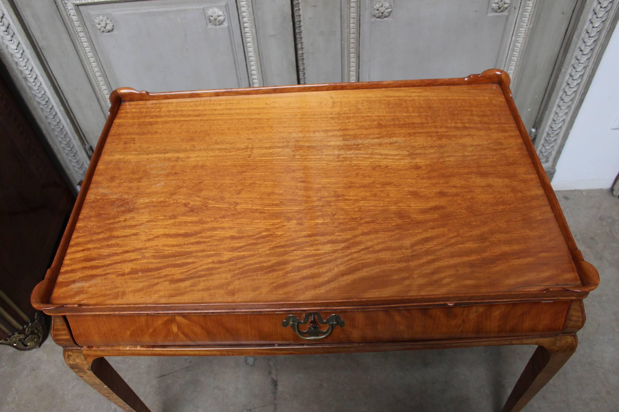 Dutch Satinwood Tea Table In Good Condition In Dallas, TX