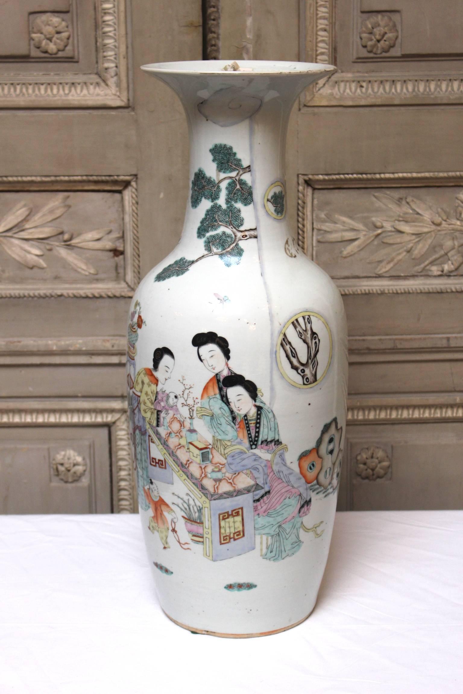 Chinois  Grand vase en porcelaine chinoise en vente
