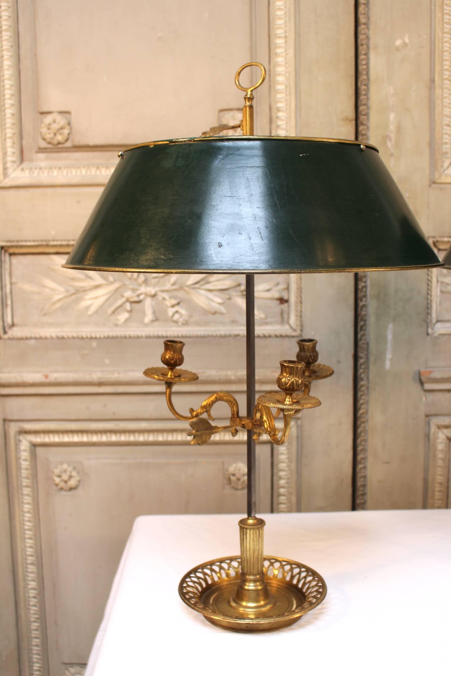 Pair of Bronze and Tole French Louis xi Style Bouillotte Lamps In Good Condition In Dallas, TX