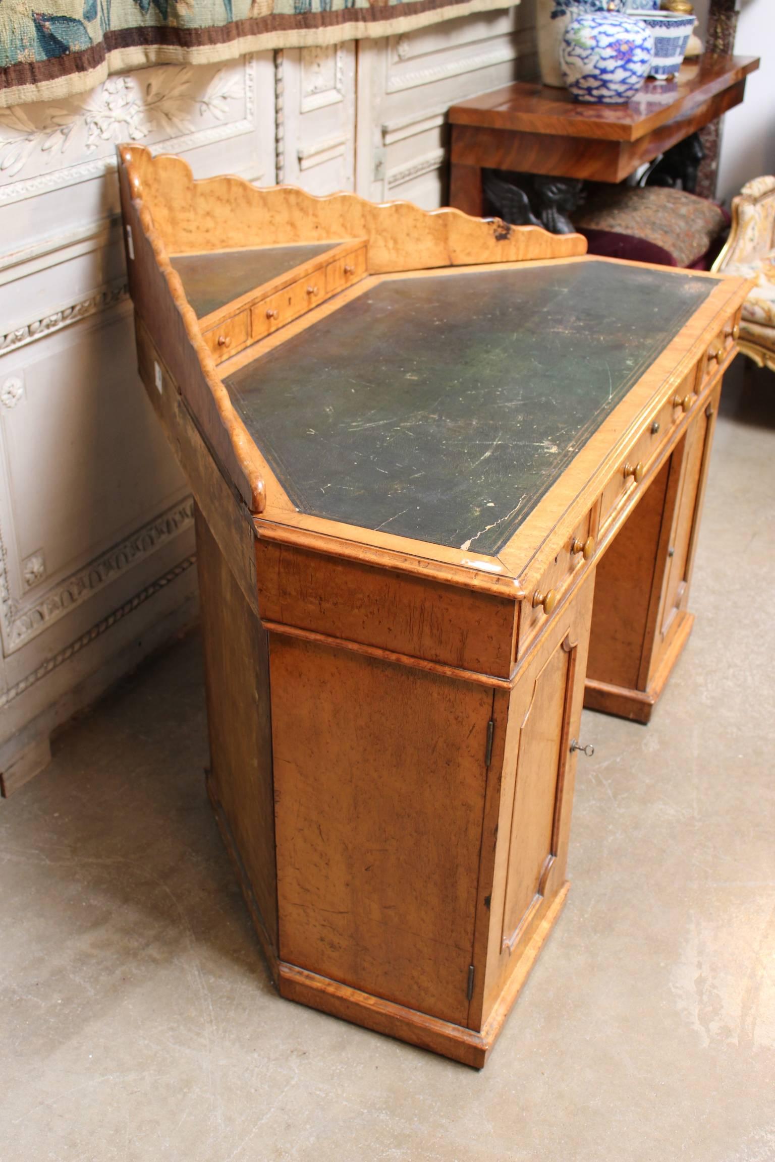 English 19th Century Enlish Victorian Corner Desk with Green Leather Top in Maple.  For Sale