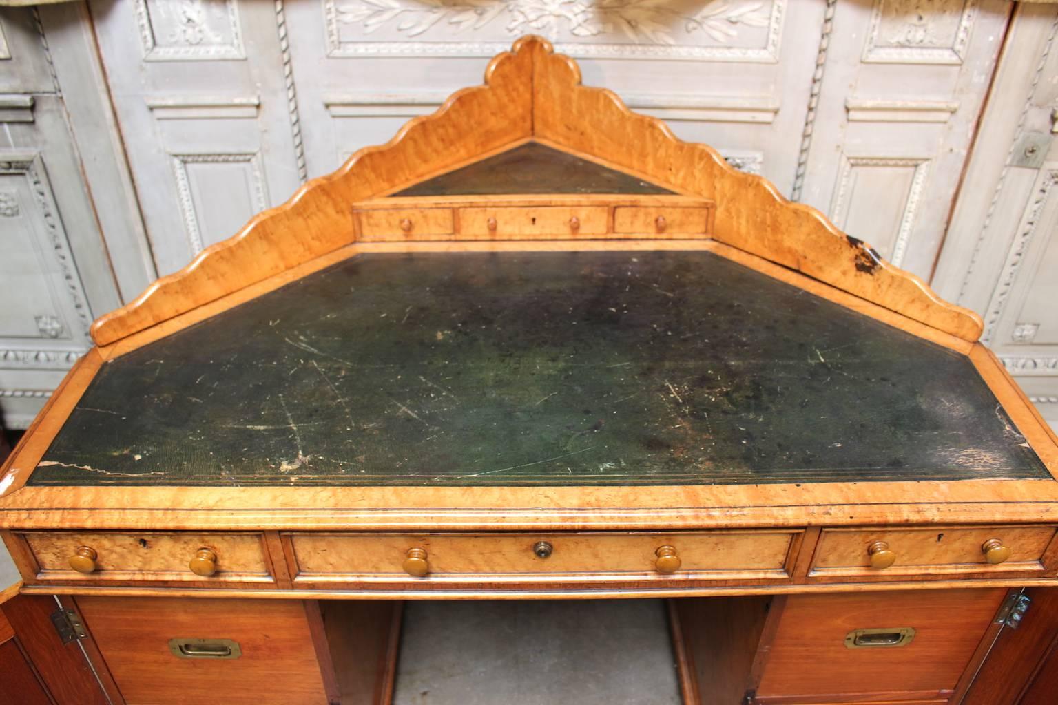 19th Century Enlish Victorian Corner Desk with Green Leather Top in Maple.  For Sale 1