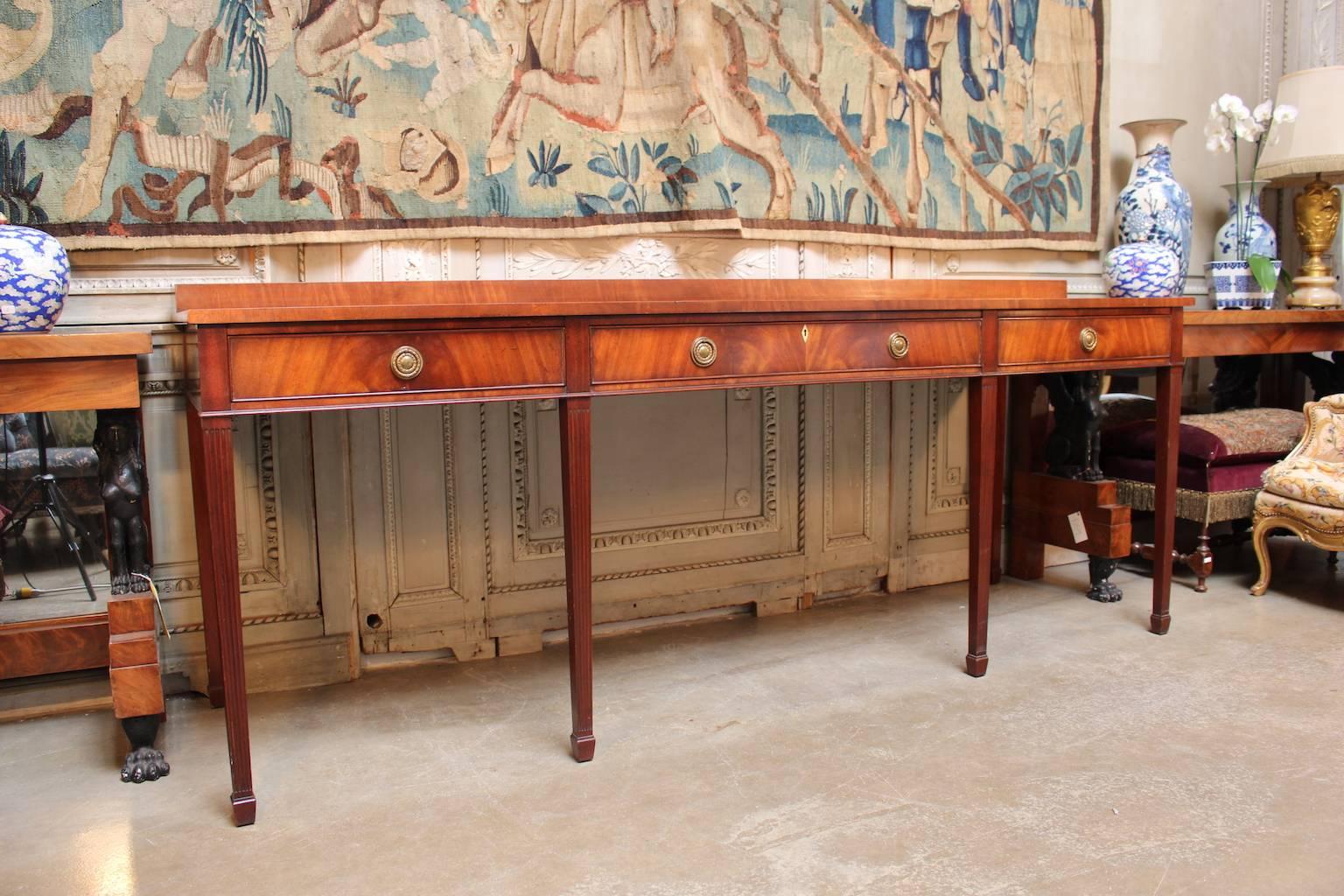 English Hepplewhite Style Large Sideboard In Good Condition In Dallas, TX