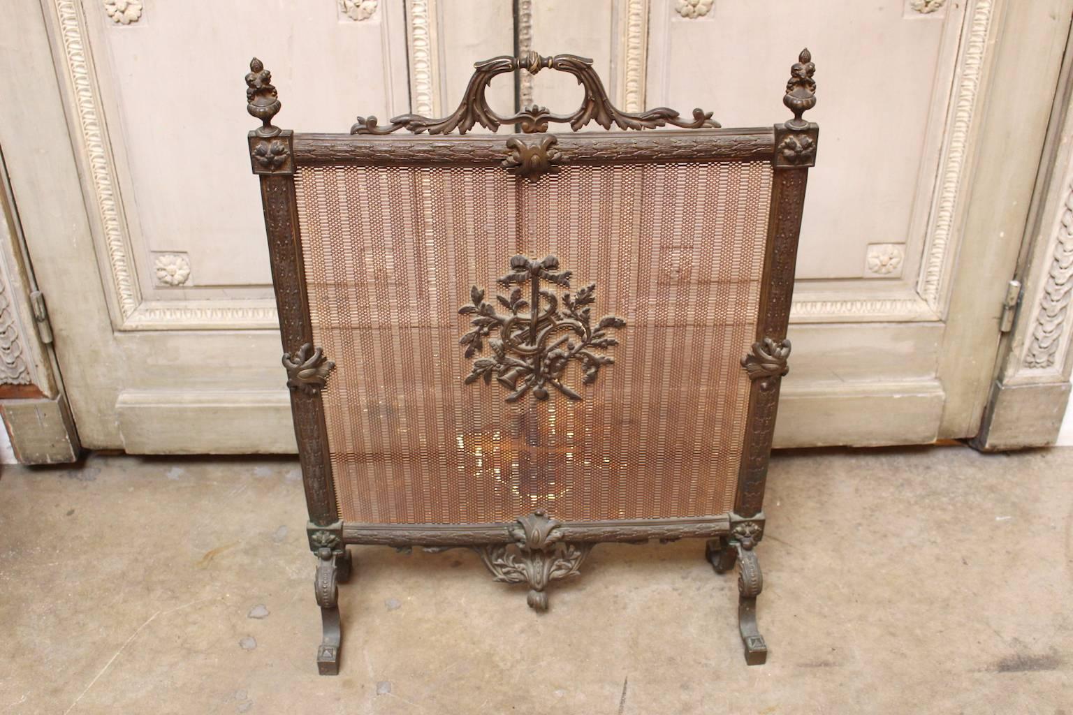 French Louis XVI Style Bronze Firescreen with Lyre Design In Good Condition For Sale In Dallas, TX