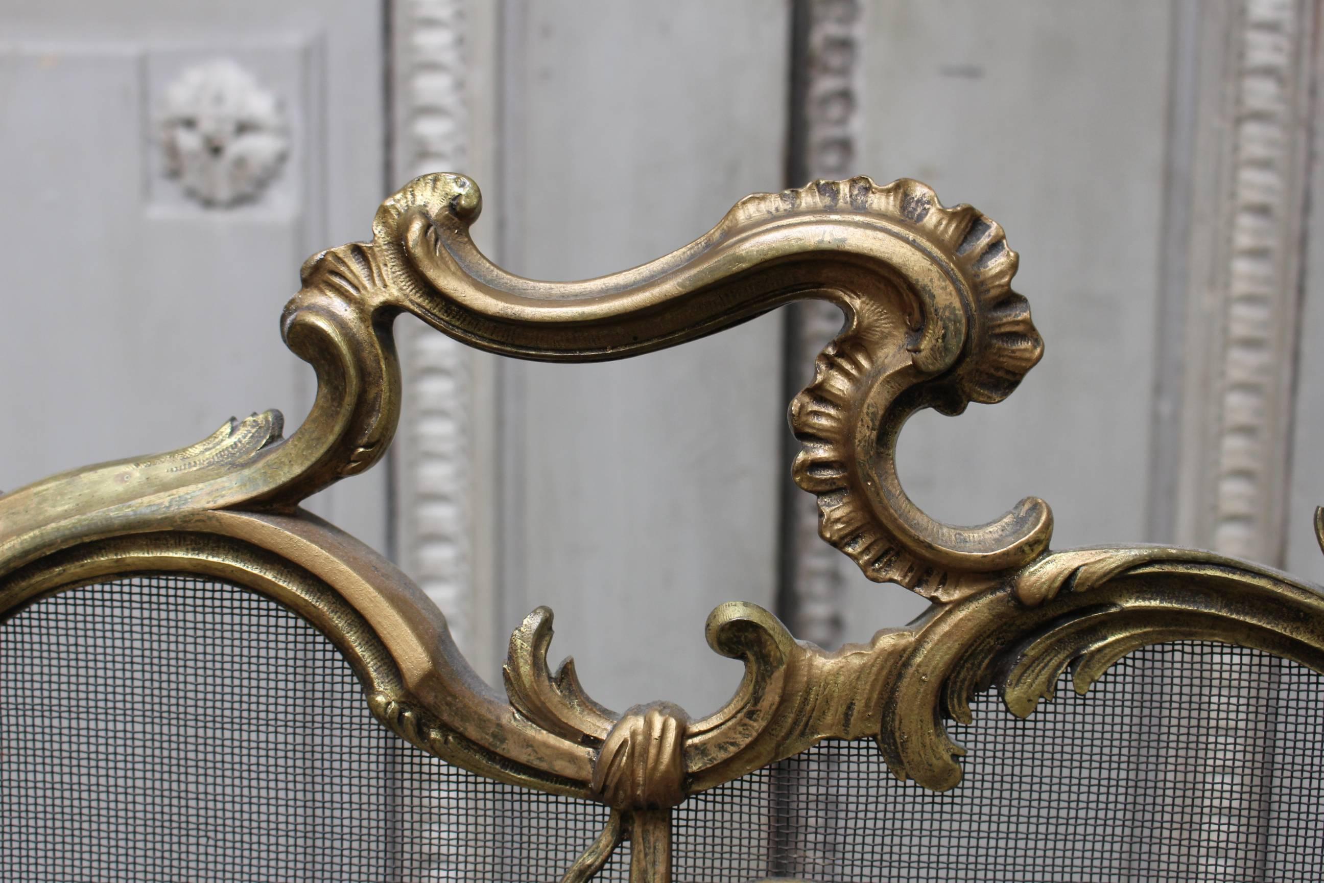 French Louis XV Style Bronze Fire Screen In Good Condition In Dallas, TX