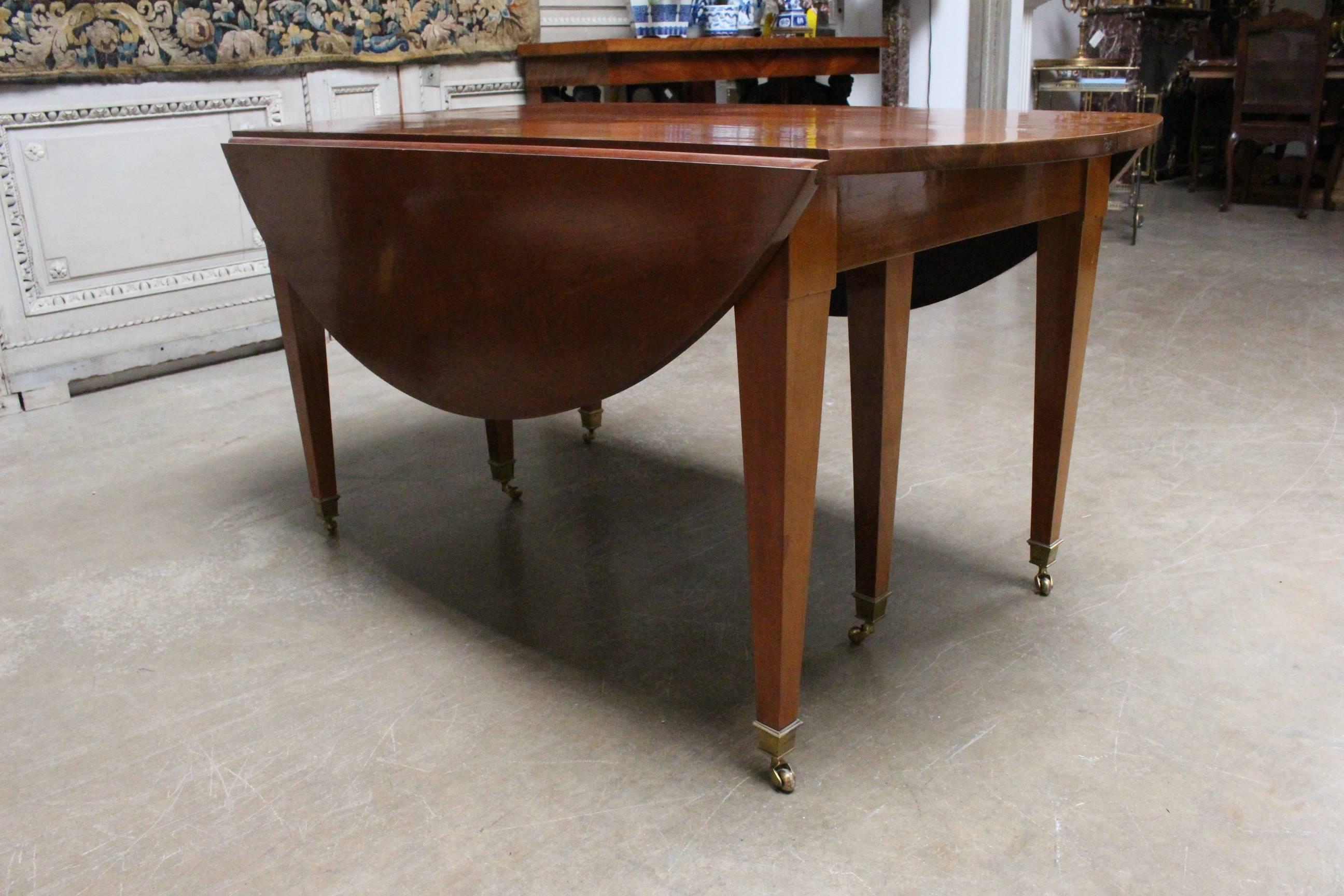 French Louis XVI Mahogany Extension Dining Table In Good Condition In Dallas, TX