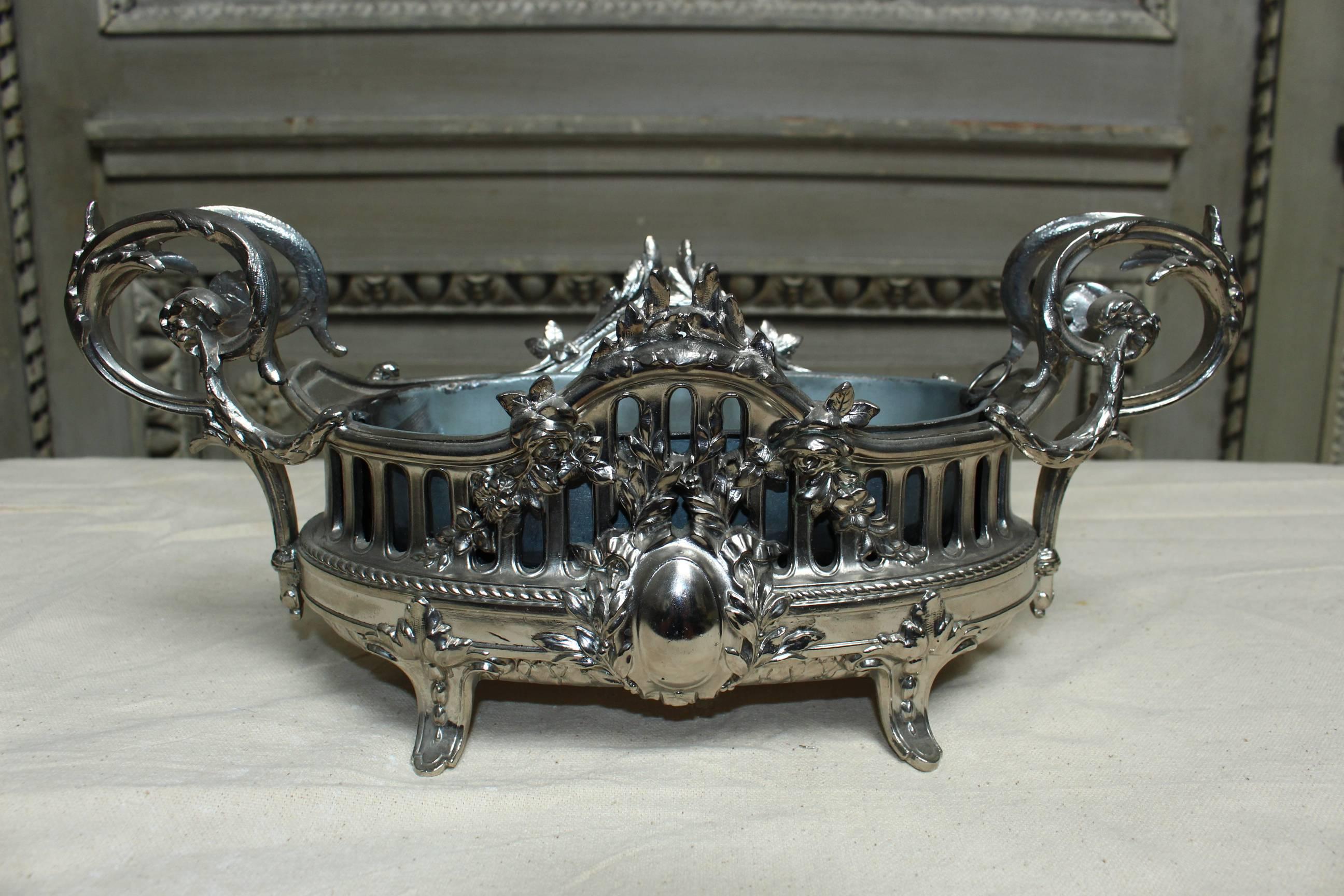 Jardinière et plateau en métal argenté de style Louis XVI français en vente 1
