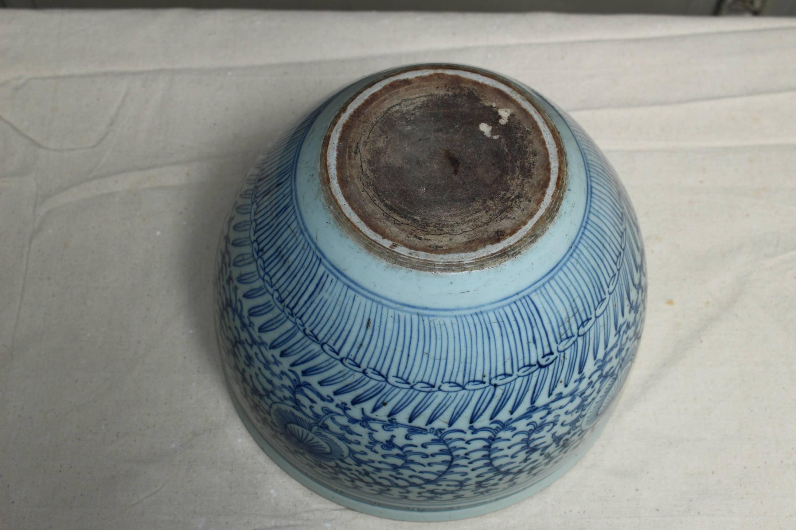 Antique Chinese Porcelain Blue and White Jardinière In Good Condition In Dallas, TX