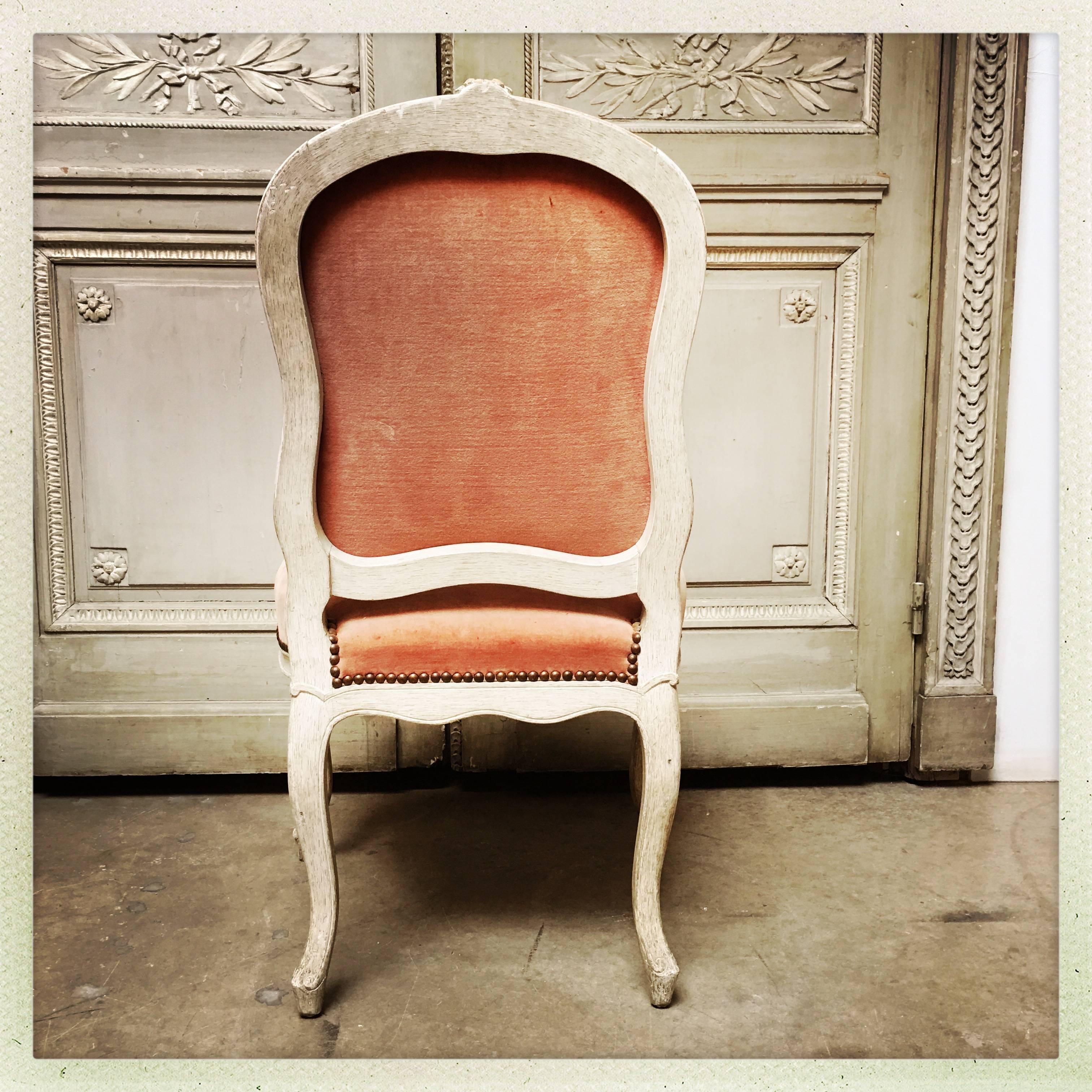 A suite of six French Louis XV style dining chairs with a painted finish.