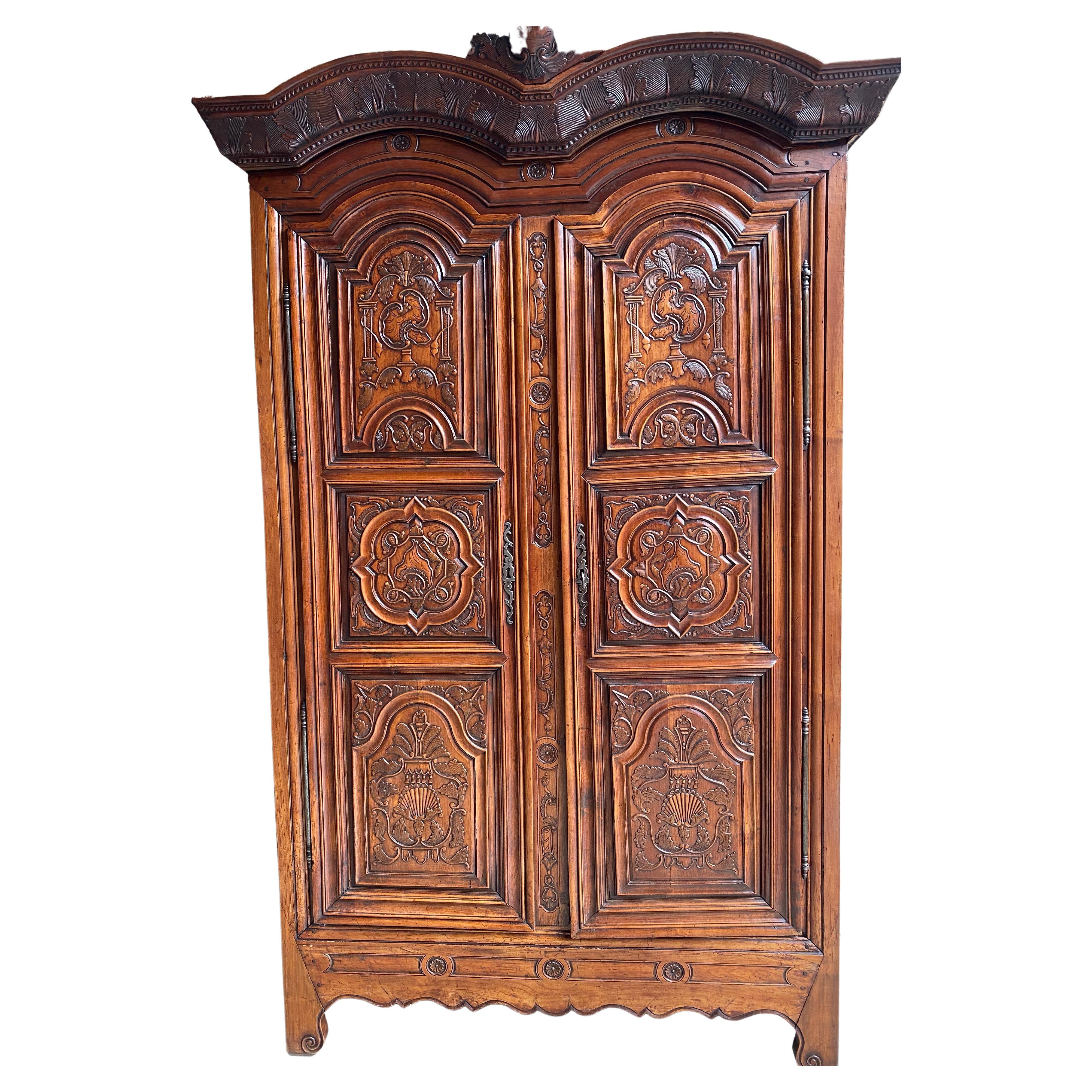 Armoire française de Rennes de la fin du XVIIIe siècle, en merisier, Bretagne, attribuée à J.B. Depouez