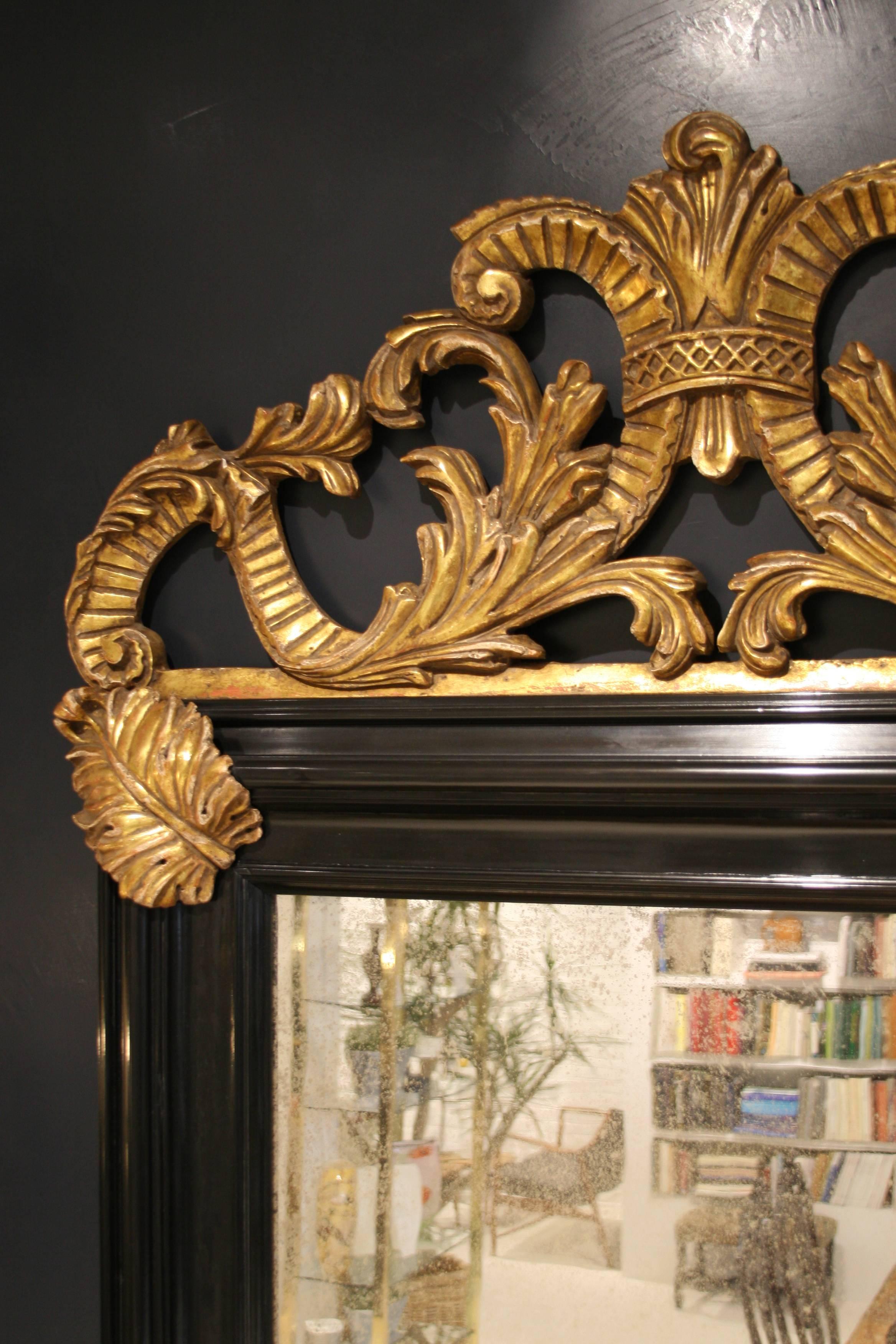American Italian baroque style  Mirror with hand-carved gilt details, aged mirror glass For Sale
