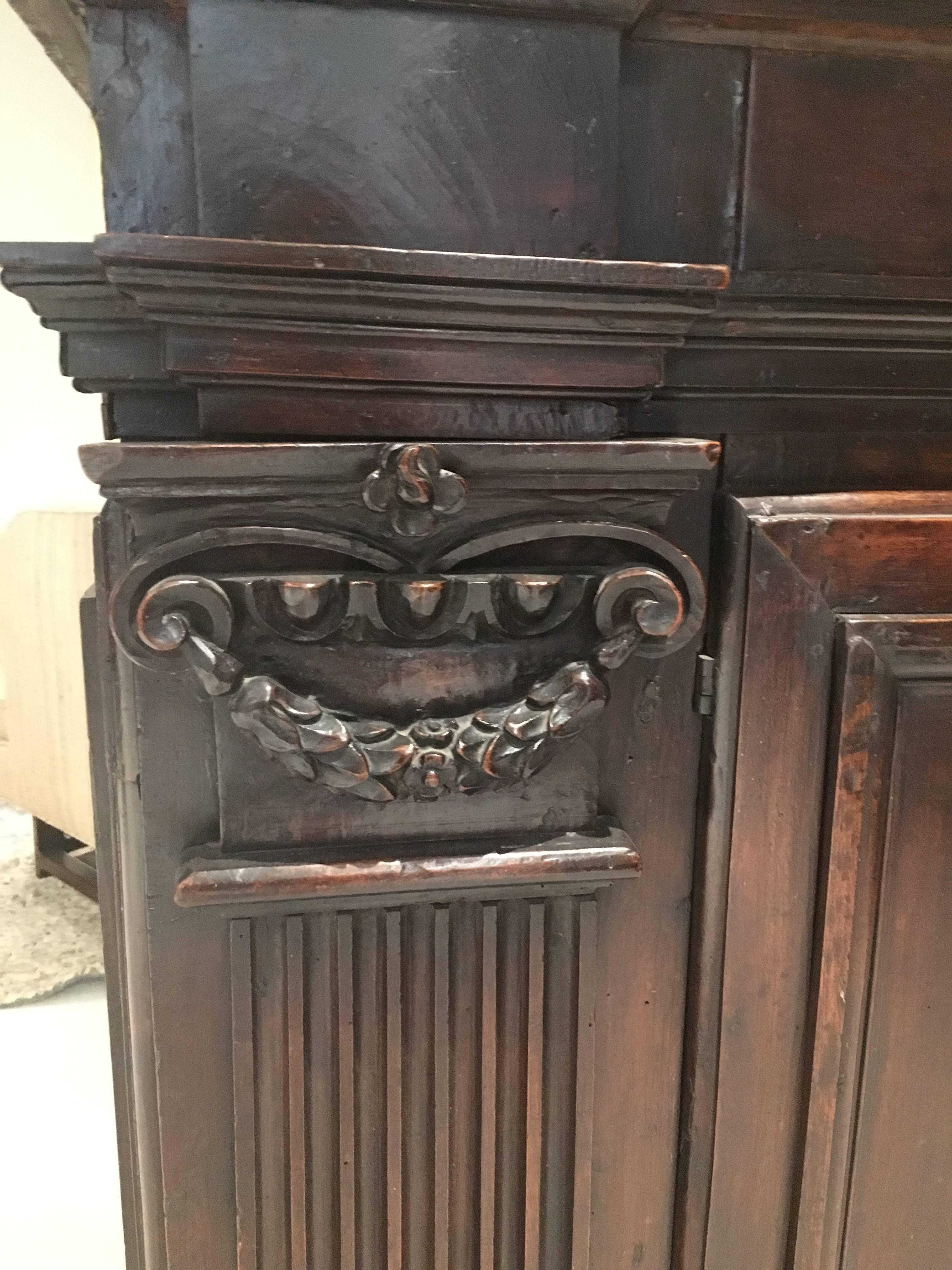 Early 17th Century Italian Walnut Credenza/ Cabinet In Good Condition For Sale In San Francisco, CA
