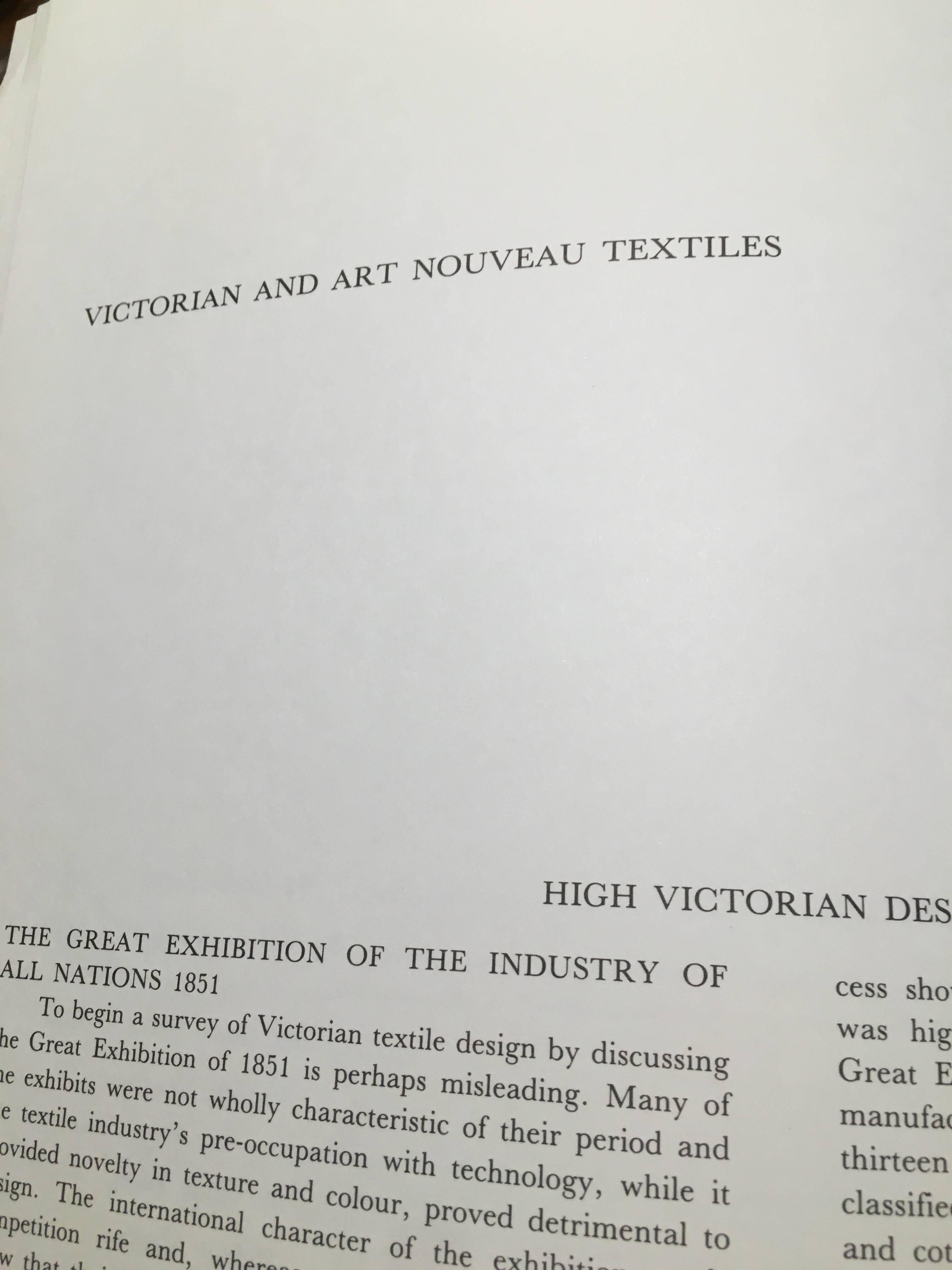 British Textile Design, V&A, London,  1980, Gakken, Tokyo, 3 Volumes For Sale 2