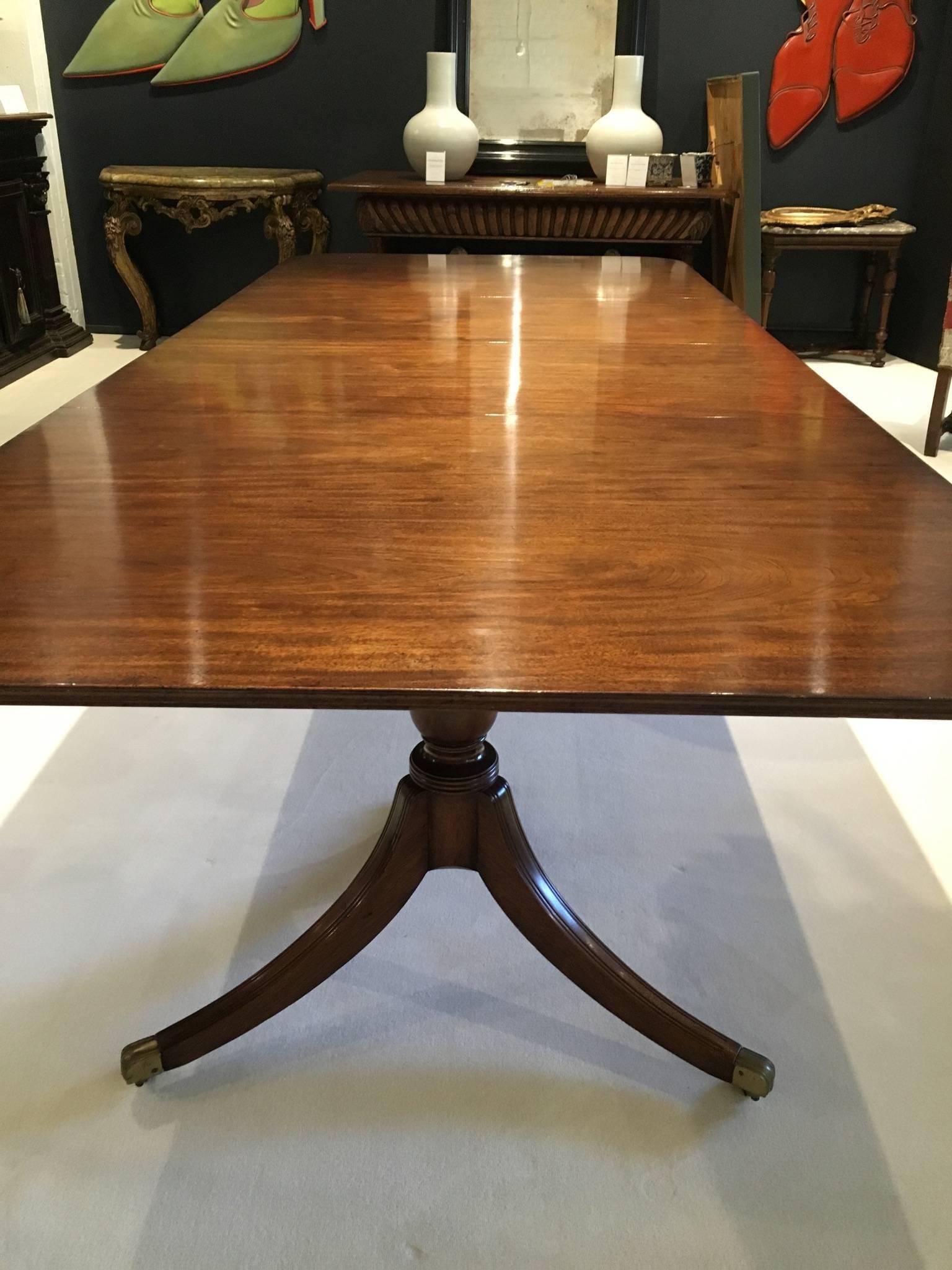 This is a lovely later 19th century solid mahogany dining table of very good
size, being that it is 50