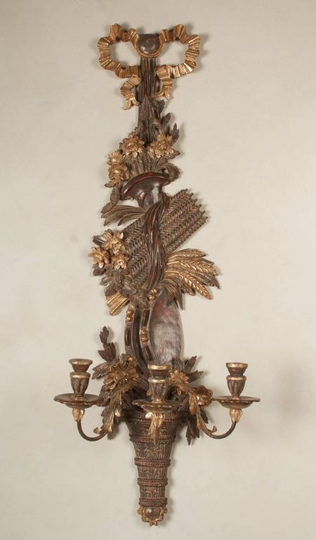 Hand-Carved Pair of 19th Century English Regency Carved Giltwood Sconces or Wall Appliques For Sale