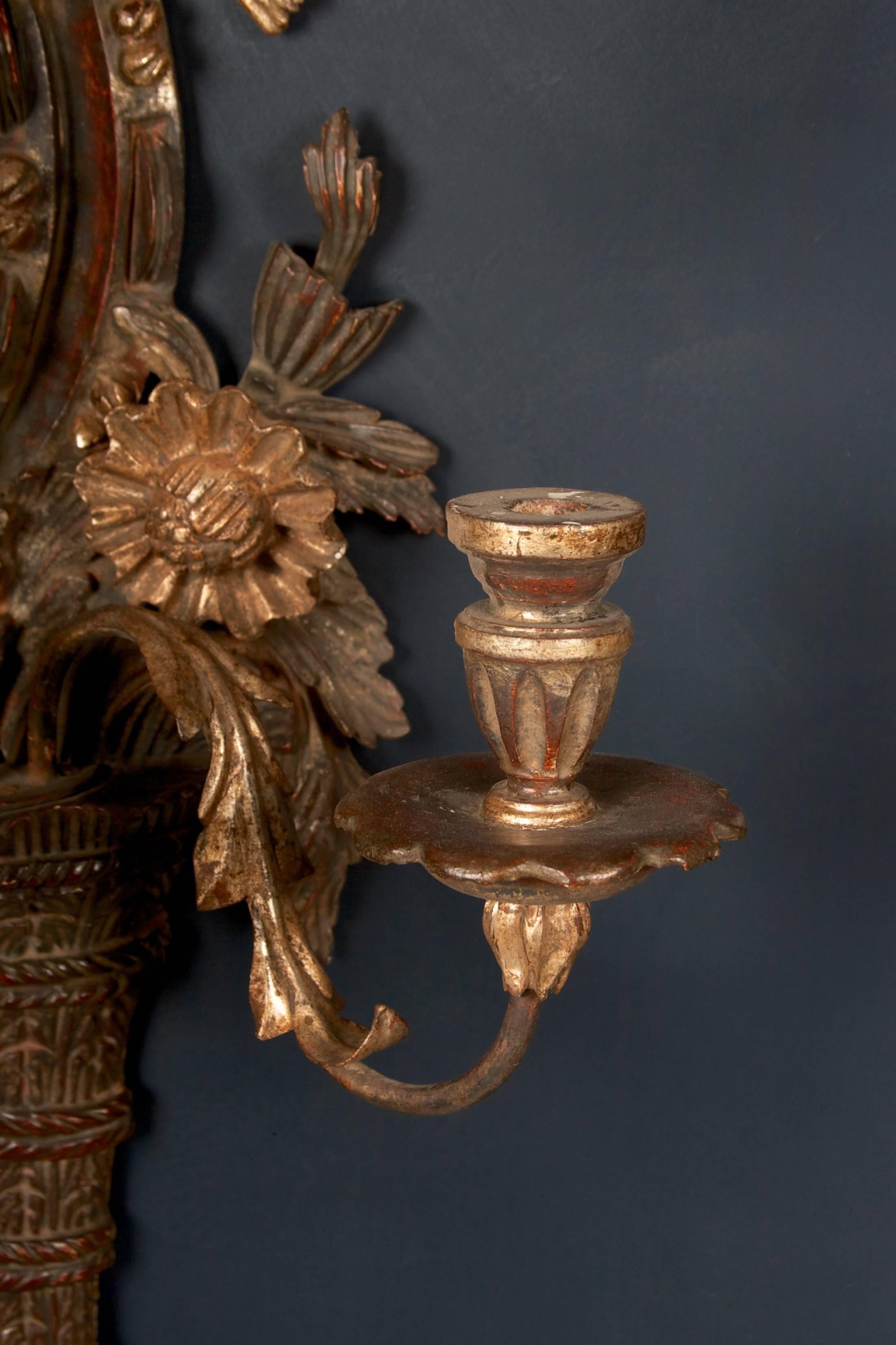 Coppia di sconsigliere o appliques da parete in legno dorato intagliato della Reggenza inglese del 19° secolo in vendita 2