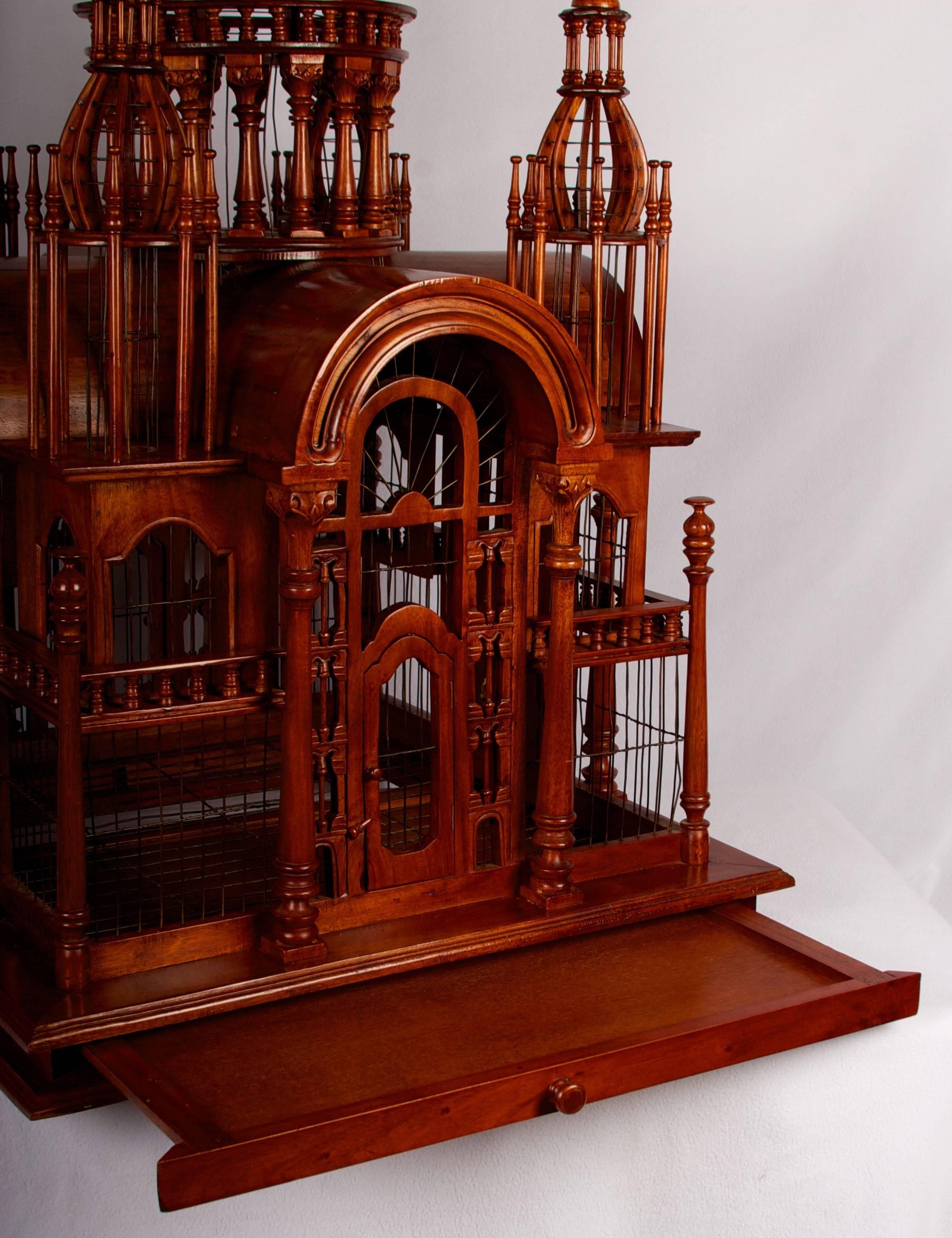 Cleaned and fully restored architectural birdcage of rather large-scale. Beautiful
turned and shaped columns, rounded turrets and a large center dome
which is removable, complete this fabulous and very useable bird cage.
Within the base you will