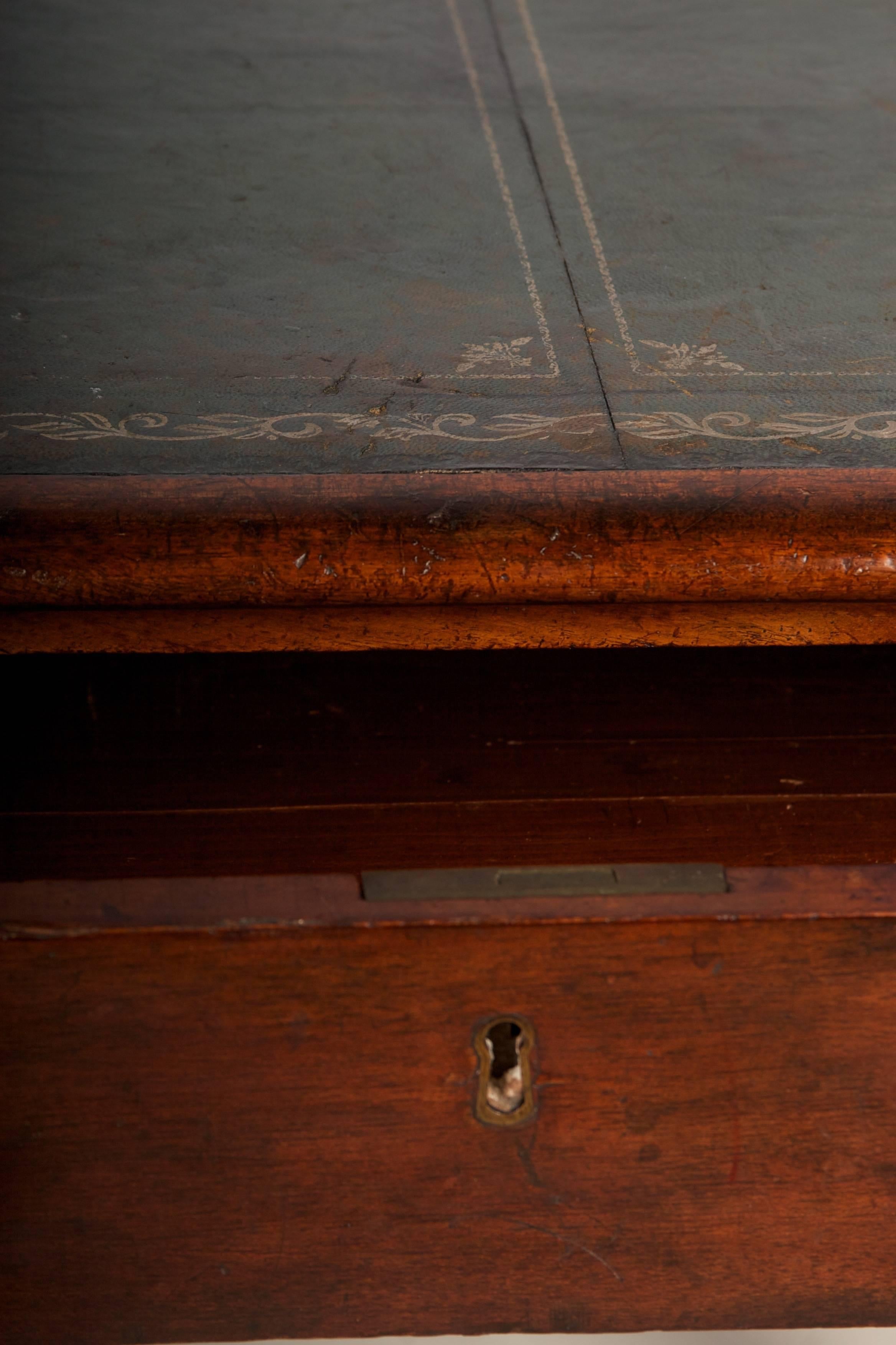 Early 19th Century Regency Mahogany Leather Top Desk 2