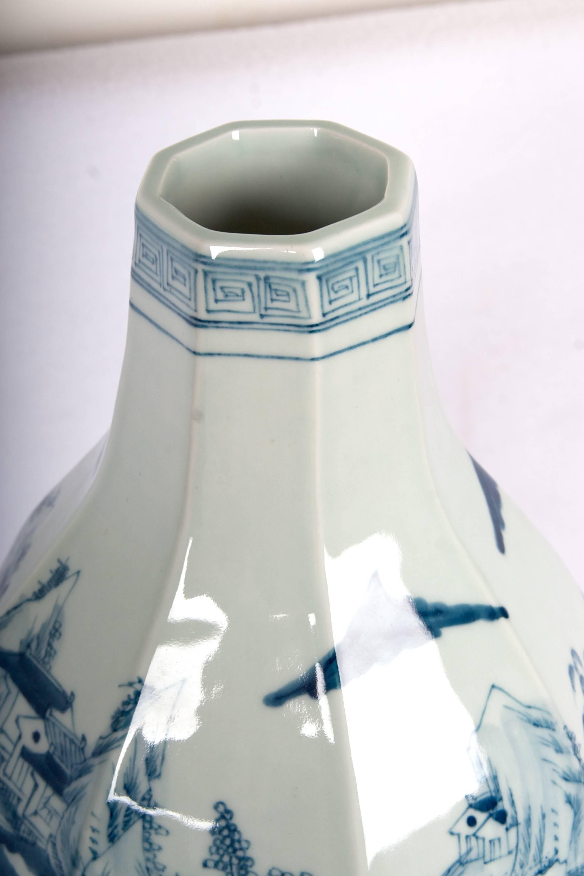 Octagon Double Gourd Shaped Blue and White Vase In Good Condition In San Francisco, CA