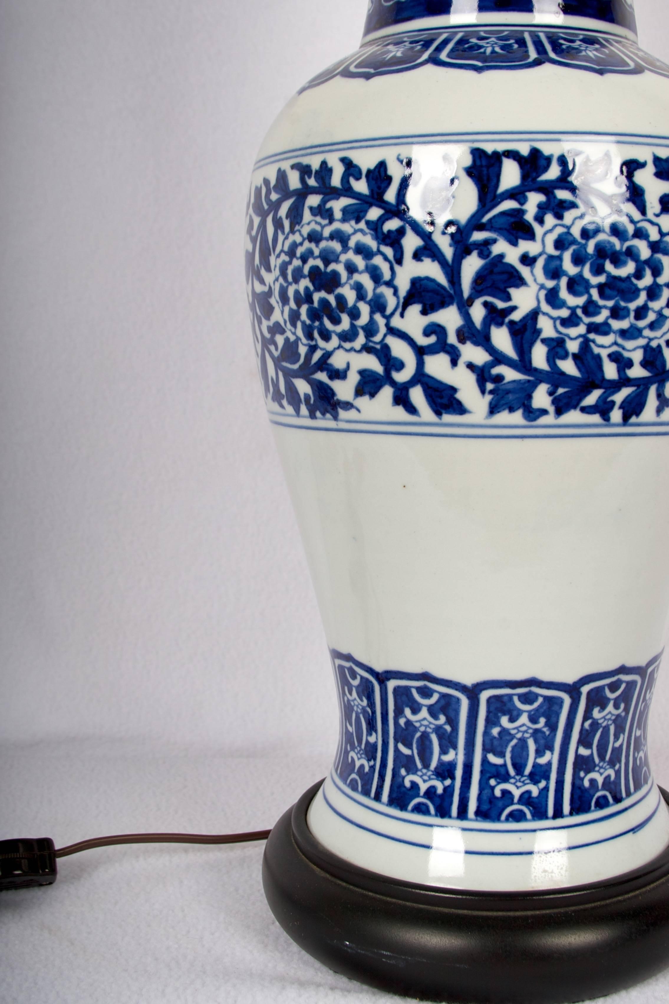 Chinese Export Blue and White Chrysanthemum Vase, Now a Fine Lamp For Sale