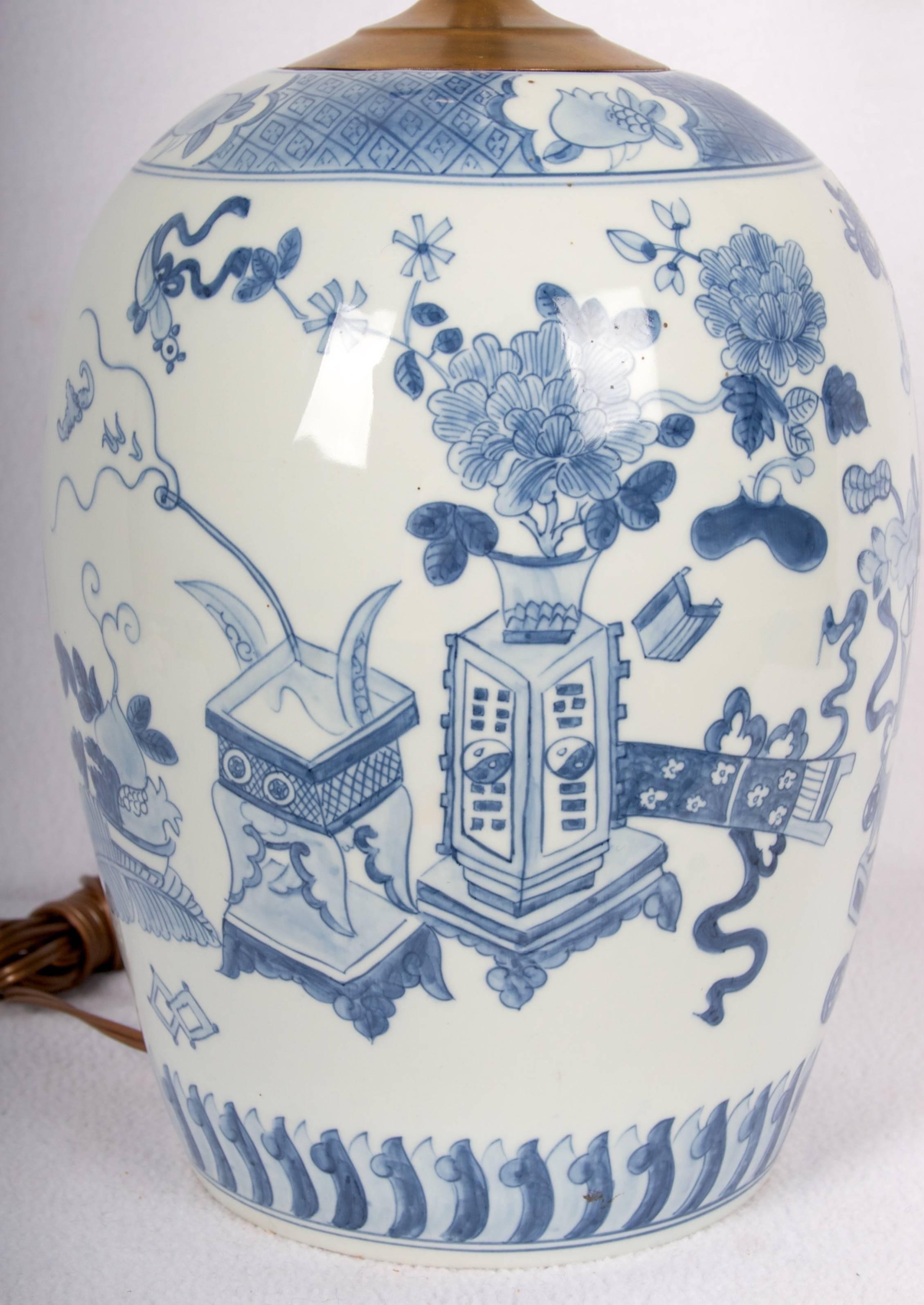 This is a lovely and very decorative Chinese blue and white ginger jar shaped
lamp. The decorations are fine and very lovely.