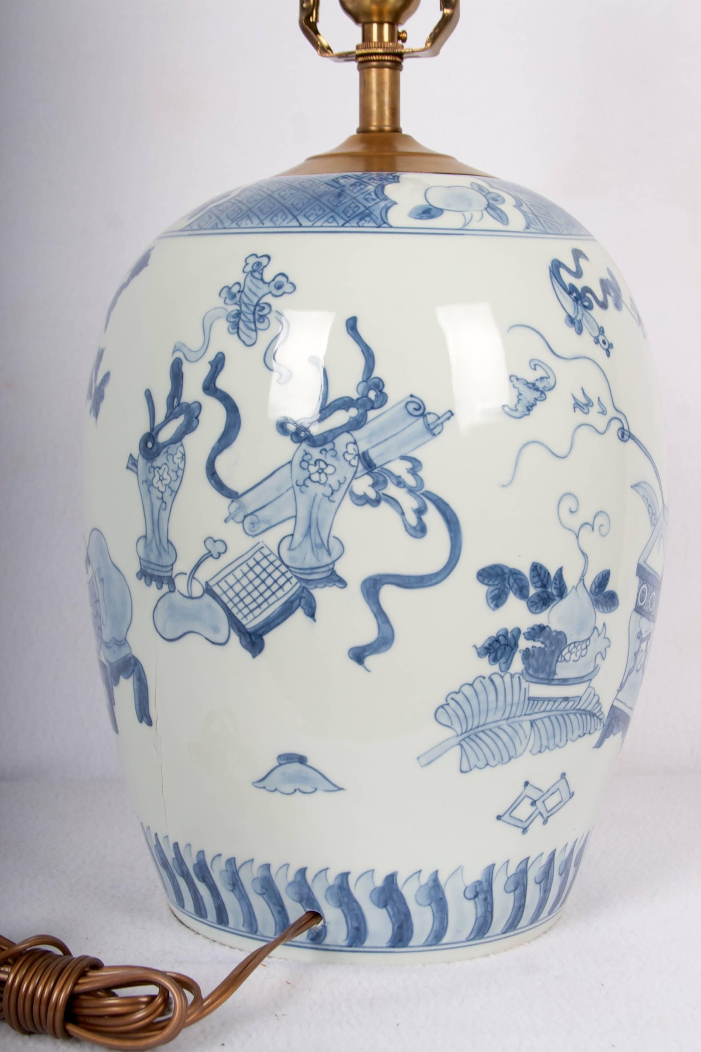 Chinese Export Ribbon Decorated Blue and White Table Lamp