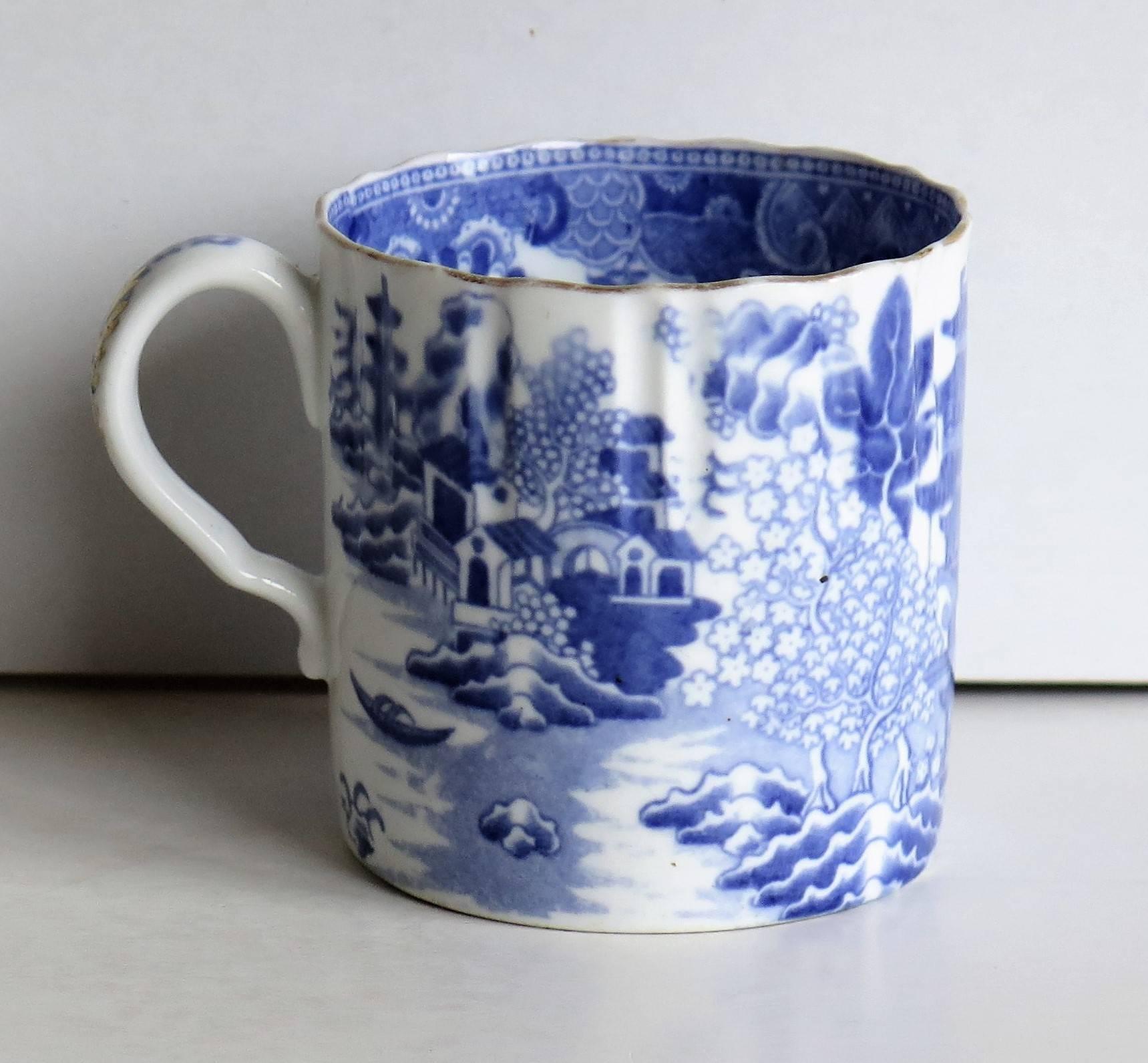 Chinoiserie Early Spode Porcelain Coffee Can Fluted Broseley Pattern, circa 1810