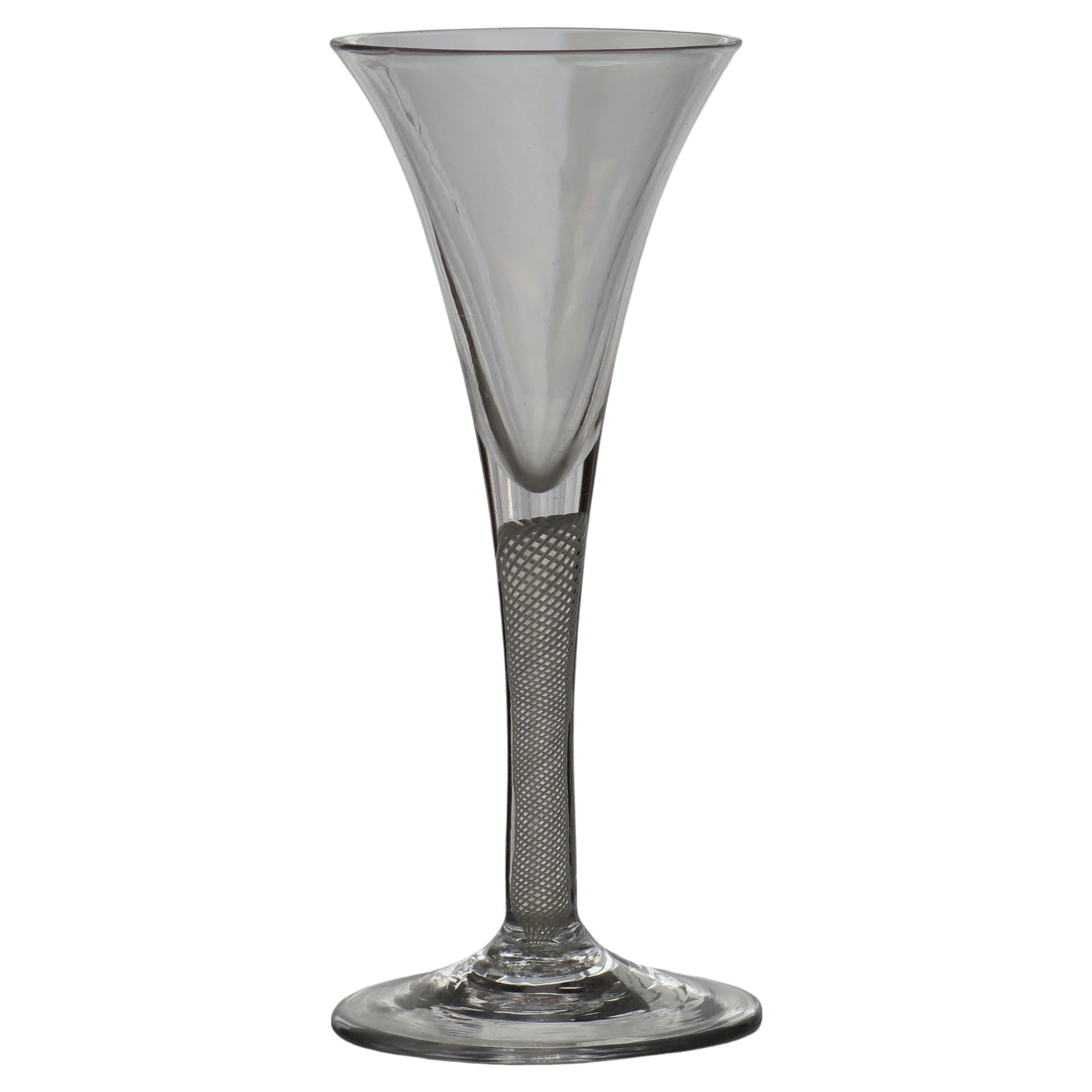 Bicchiere da vino alto georgiano della metà del XVIII secolo soffiato a mano con stelo opaco Cotton Twist