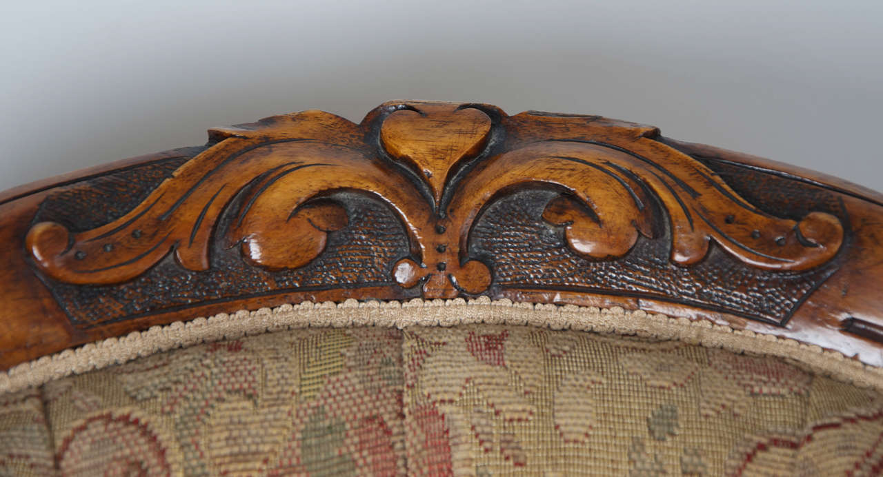 XIXe siècle Fauteuil ouvert à dossier en cuillère, milieu du 19e siècle Noyer, anglais victorien vers 1850 en vente