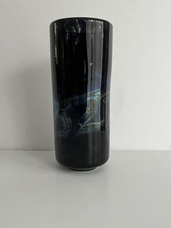 Vase cylindrique en verre de Murano signé Venini, couleur améthyste irisée, style milieu du siècle